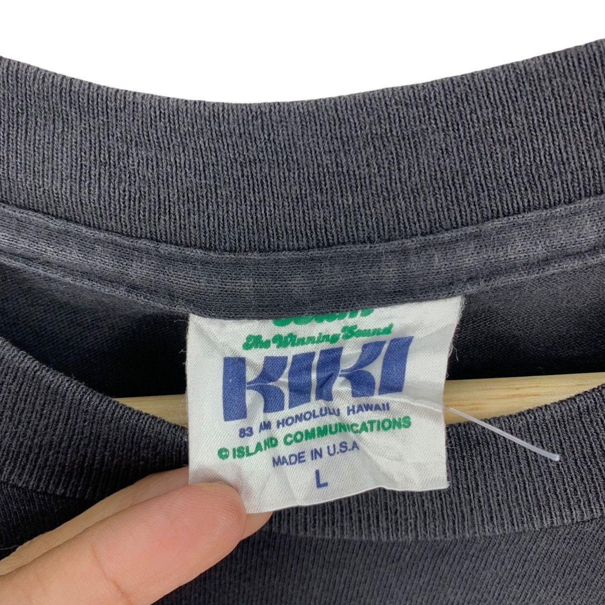 Vintage Vintage KIKI HAWAII USA Island Communications Surfing Tshirt Size US L / EU 52-54 / 3 - 5 Thumbnail