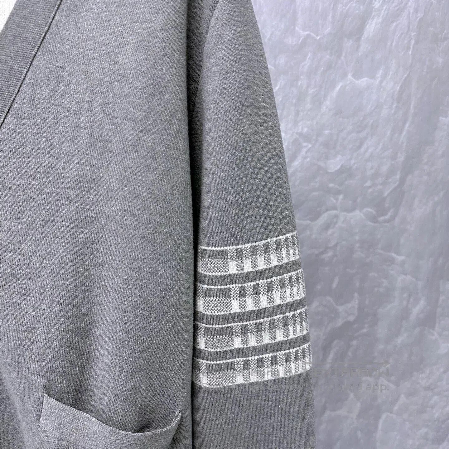 Thom Browne thom browne v-neck cardigan in gray. Size US M / EU 48-50 / 2 - 3 Thumbnail
