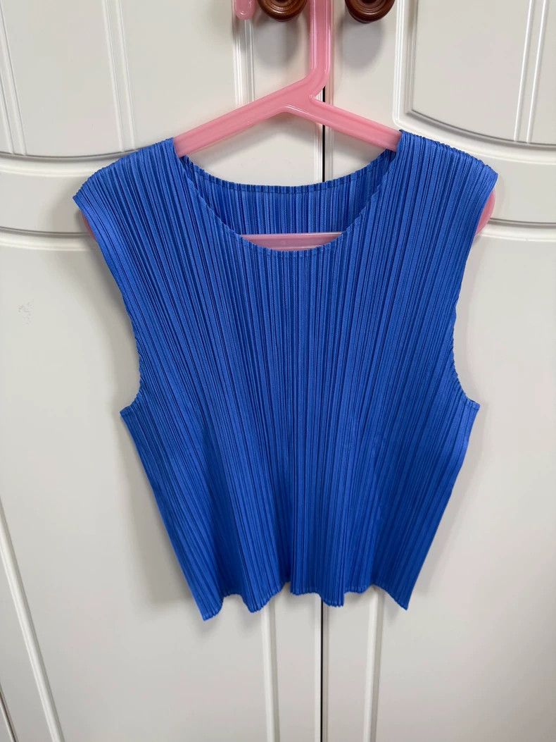 Issey Miyake Issey Miyake size:one size Blue pleated vest Size XS / US 0-2 / IT 36-38 - 1 Thumbnail