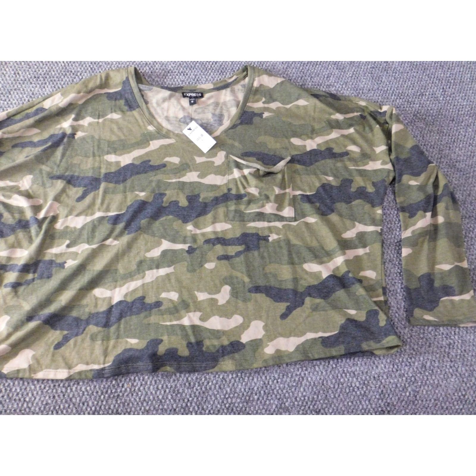 Express Express Womens Blouse XL Green Camouflage Long Sleeve Crew Neck Pullover Casual Shirt Size XL / US 12-14 / IT 48-50 - 2 Thumbnail