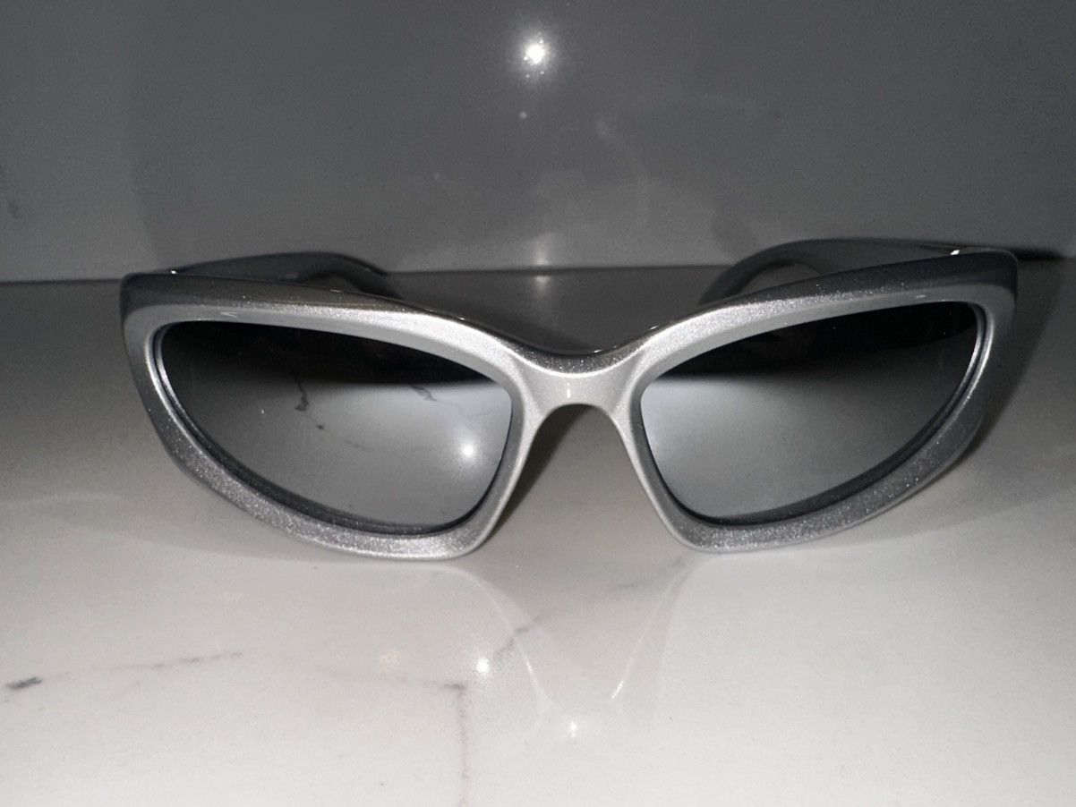BALENCIAGA SWIFT OVAL SUNGLASSES IN SILVER