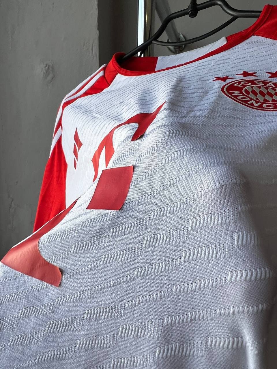 Adidas 2023/24 BAYERN MUNICH #9 KANE HOME SOCCER FOOTBALL JERSEY L Size US L / EU 52-54 / 3 - 10 Thumbnail