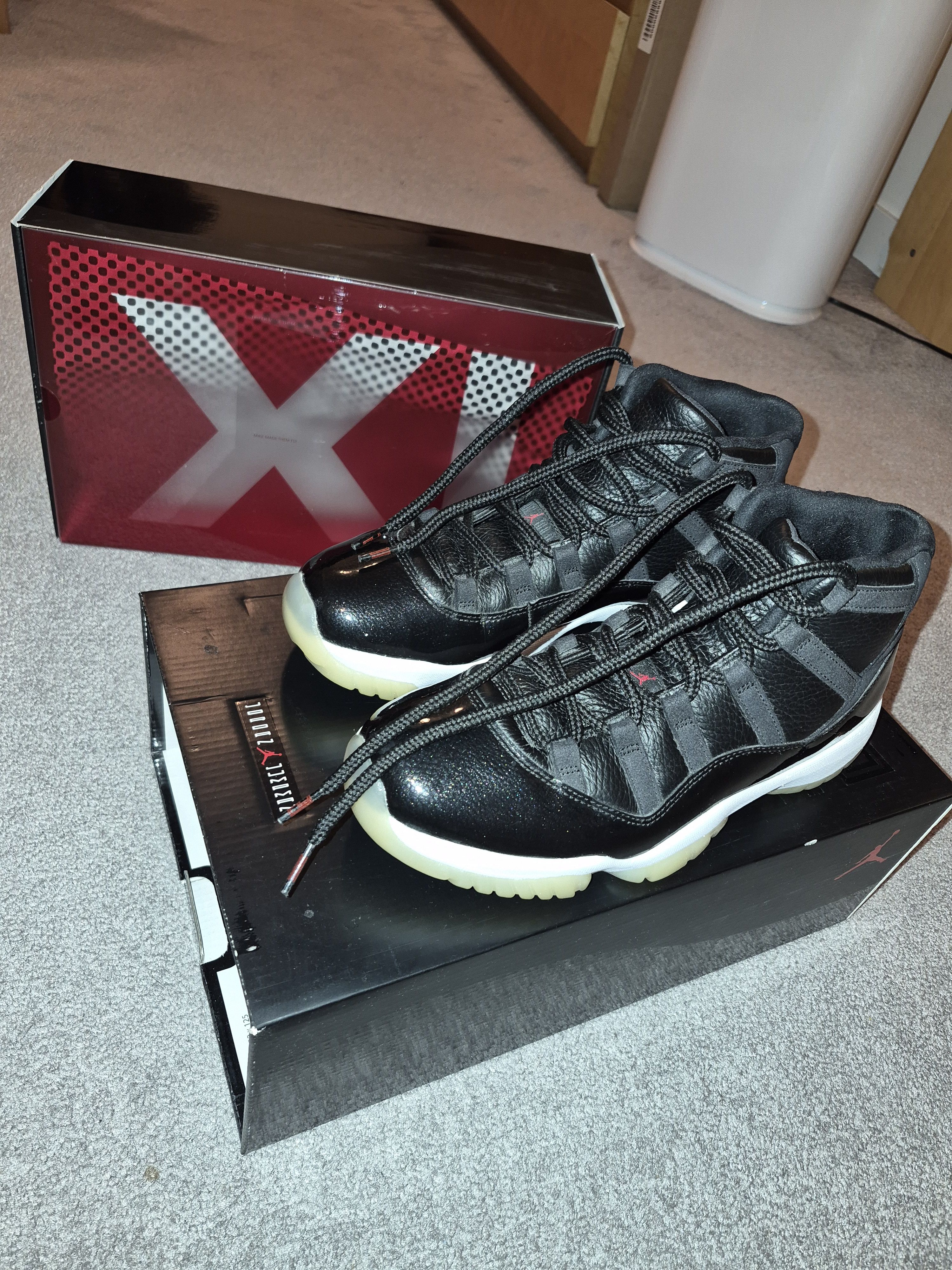 Jordan Brand Nike "Air Jordan Retro 11", "72-10" Edition Sneaker Size US 9 / EU 42 - 1 Thumbnail