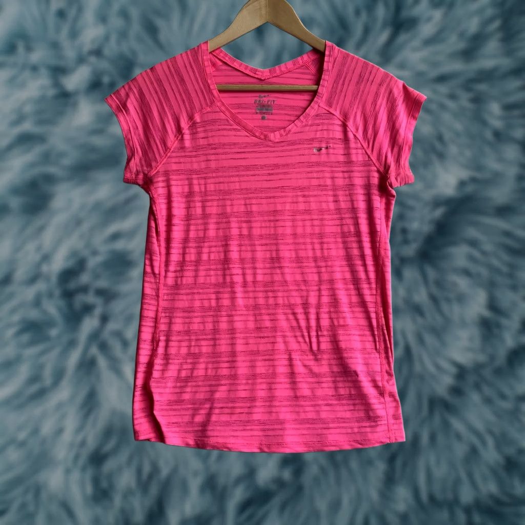 Nike Nike Dri-Fit T-Shirt M Pink Striped V-Neck Short Sleeve Women Shirts Regular 100% Polyester Casual Activewear Womens Nike Dri-Fit Size M / US 6-8 / IT 42-44 - 1 Thumbnail