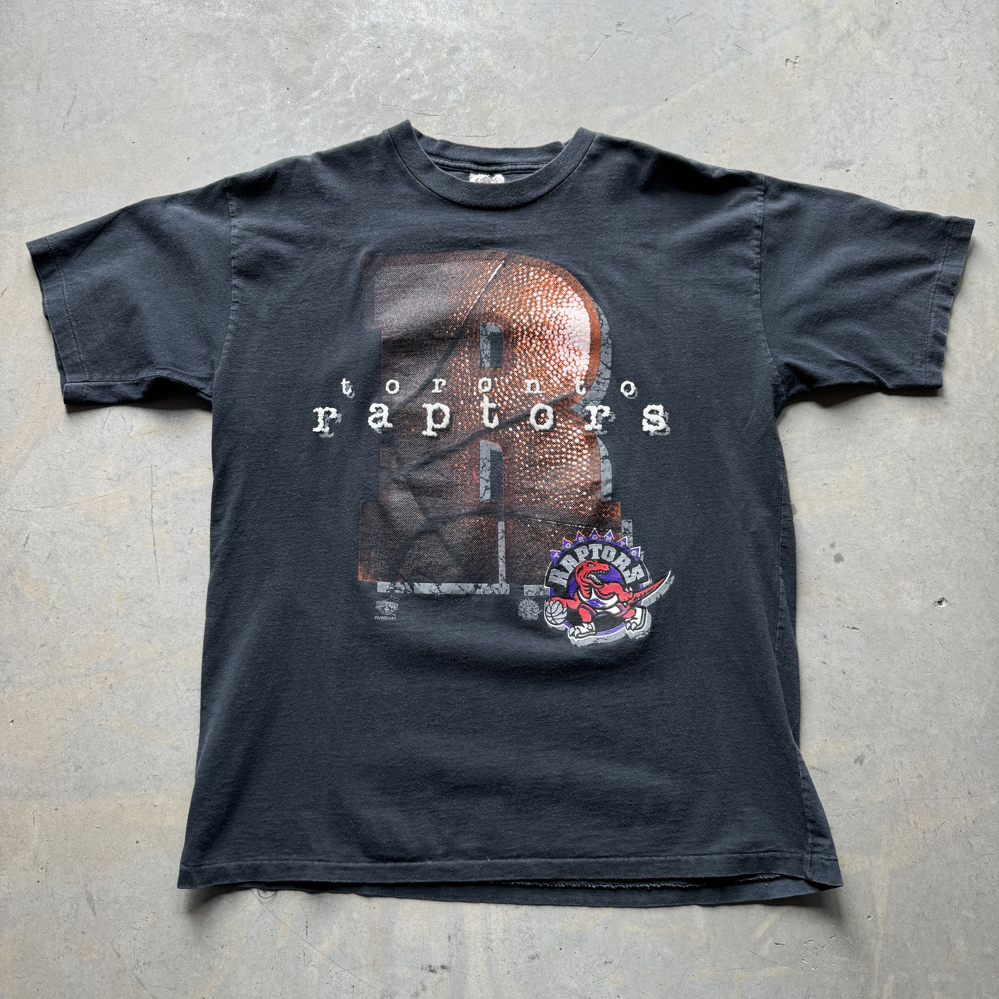 Vintage Vintage Toronto "Raptors" Tee Size US L / EU 52-54 / 3 - 1 Thumbnail