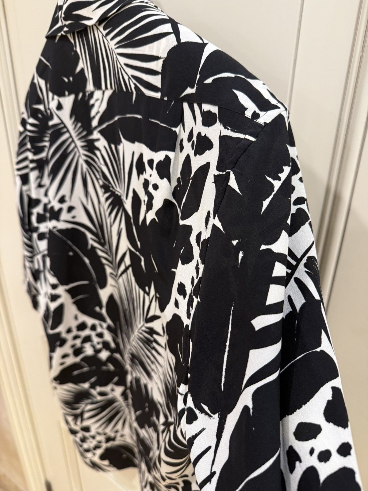 Saint Laurent Paris Tropical Shark-Collar Short Sleeve Silk Shirt collar size39 Size US M / EU 48-50 / 2 - 18 Thumbnail