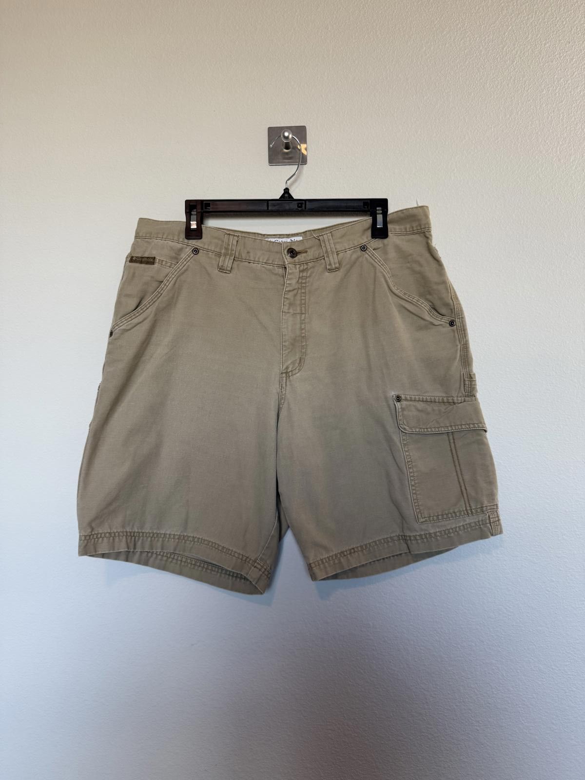 Columbia Men's Khaki Cargo Carpenter Shorts Columbia size 36 Size US 36 / EU 52 - 3 Thumbnail