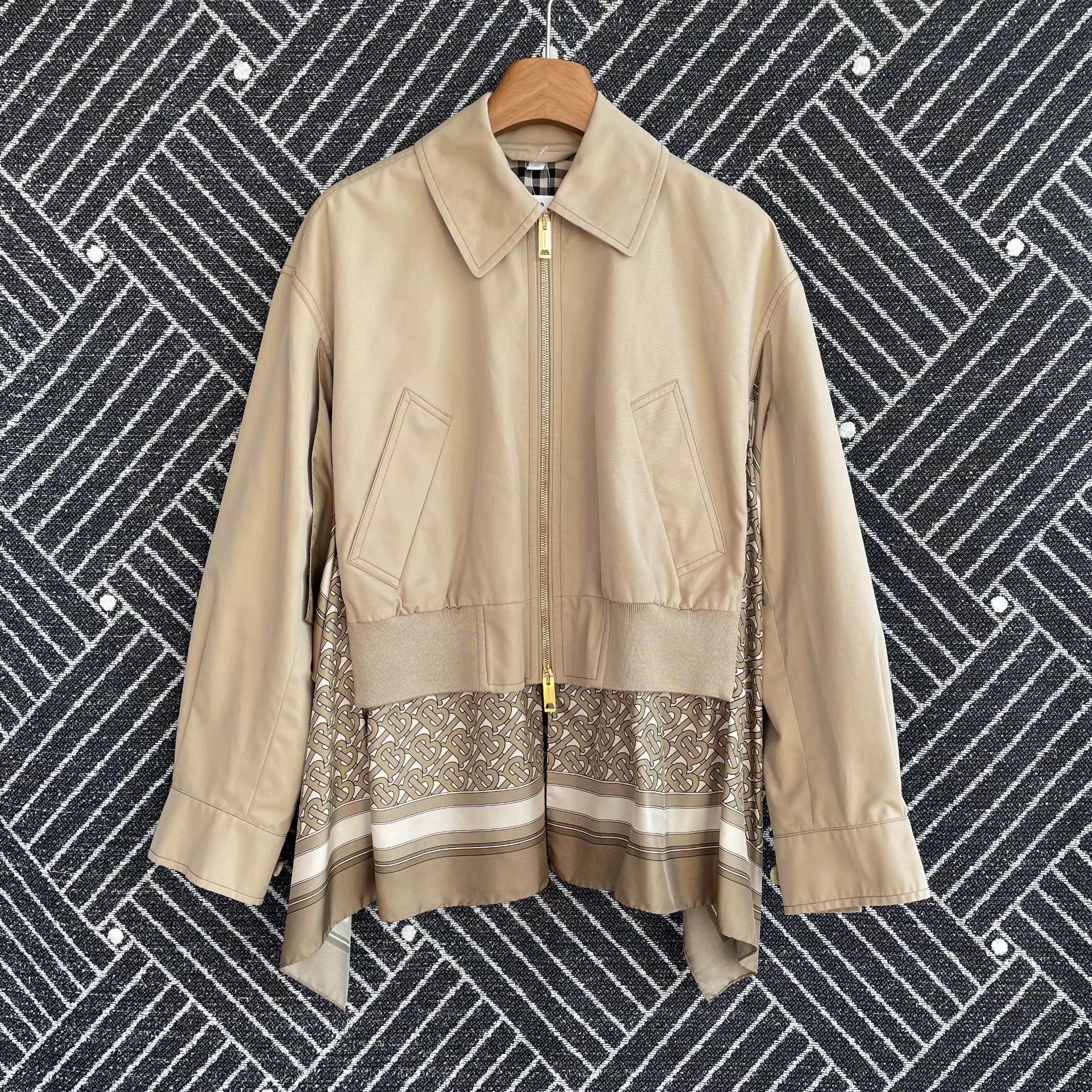 Burberry Burberry Mint Silk Print Panel Short RW Trench 38 Size XS / US 0-2 / IT 36-38 - 1 Thumbnail