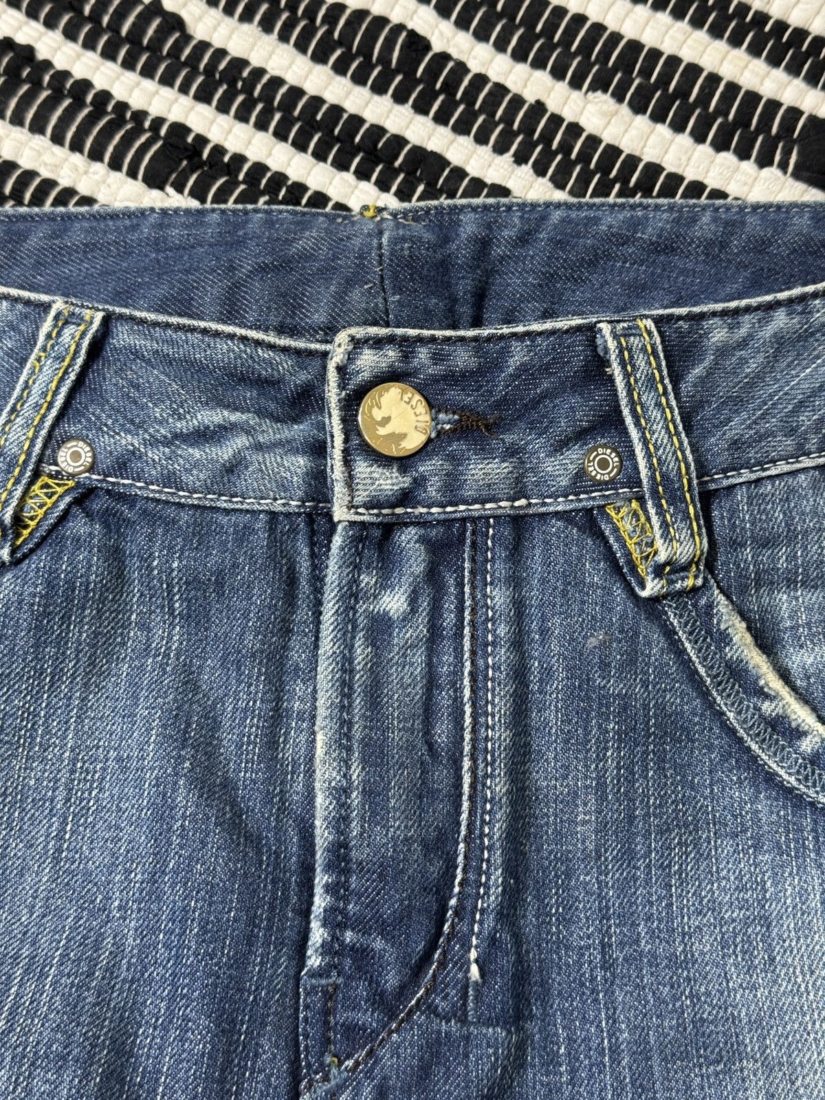 Diesel VINTAGE DIESEL 2000s DENIM MINI SKIRT Size 28" / US 6 / IT 42 - 6 Thumbnail