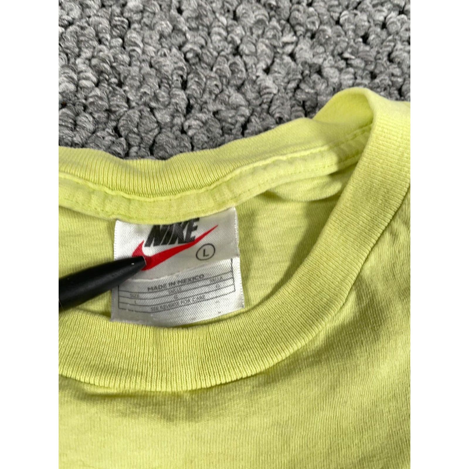 Nike VINTAGE Nike T-Shirt Men L Yellow Double-Sided Print 2000s Retro 90s Graphic Tee Mens Size Large Size US L / EU 52-54 / 3 - 3 Thumbnail