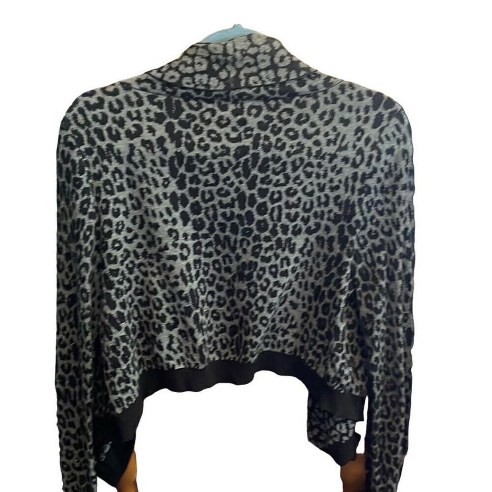 Express Express cheetah print bolero style sweater medium Size M / US 6-8 / IT 42-44 - 5 Thumbnail