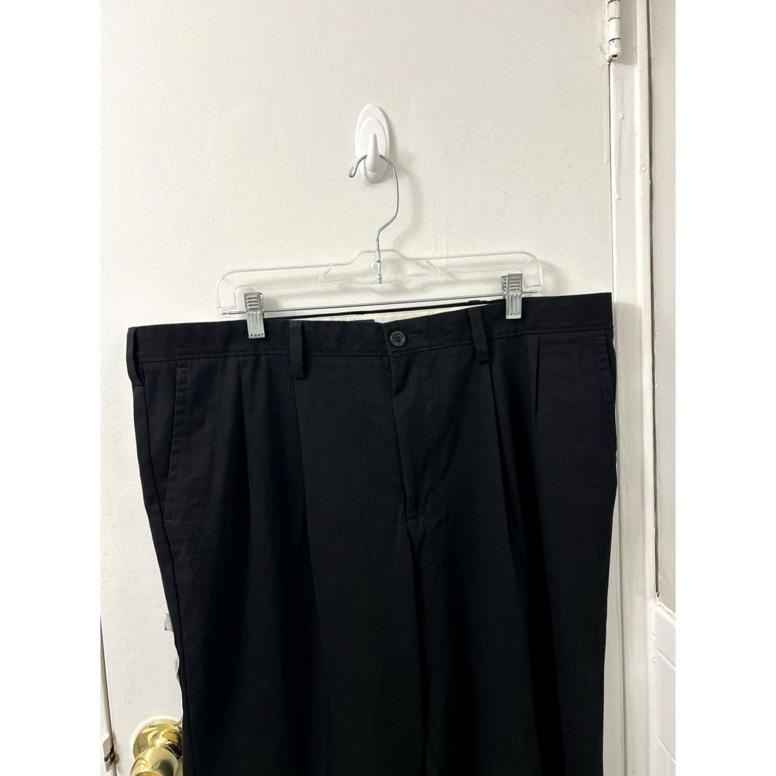 Dockers Dockers Easy Khaki Pants Mens 40x29 Black Classic Pleated Stretch Performance Workwear Casual Business Classic Fit Crew/Wallet? Size US 40 / EU 56 - 3 Thumbnail