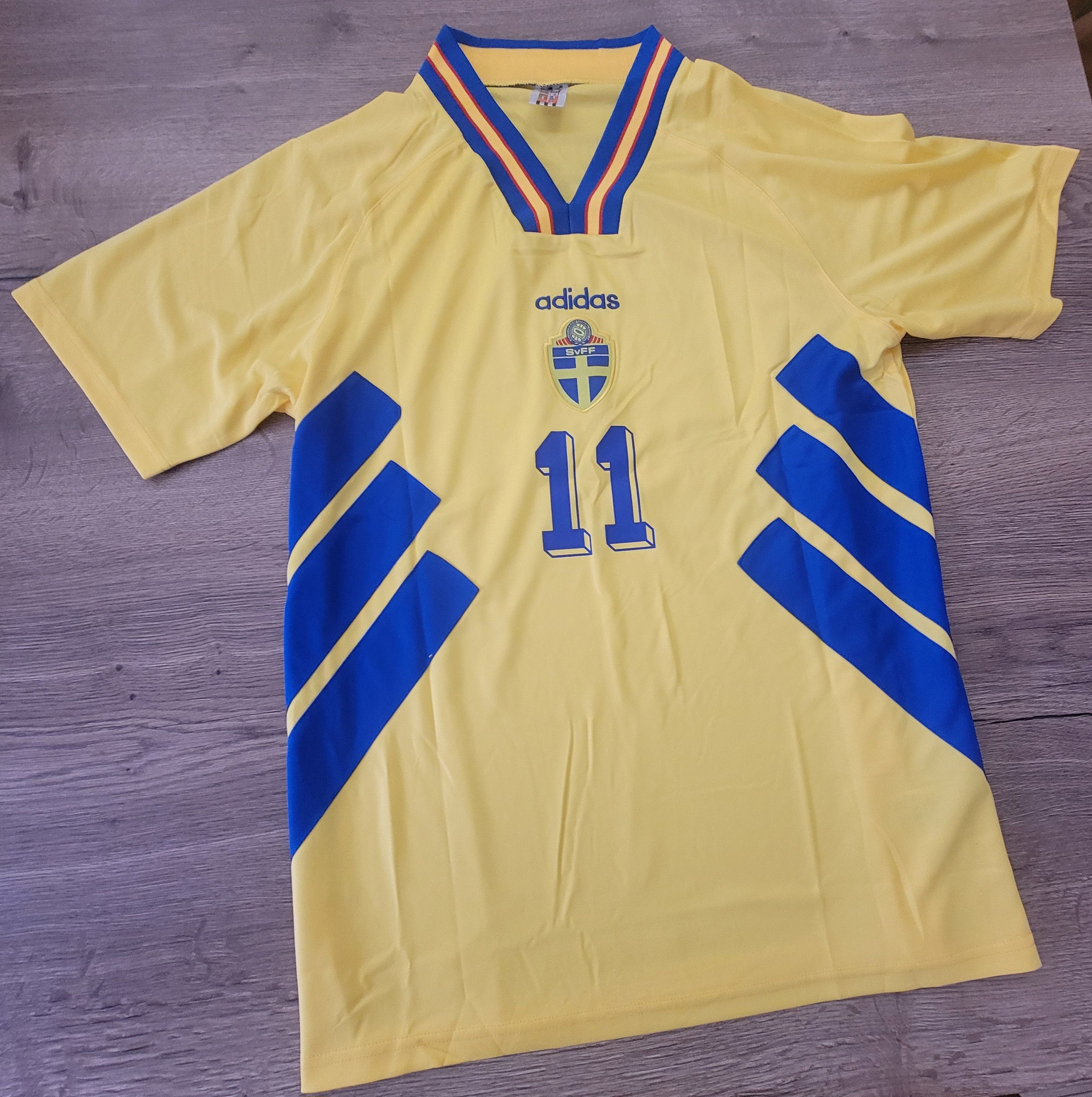 Other Brolin 11 Sweden 1994 Vintage Soccer Jersey Trikot Size US L / EU 52-54 / 3 - 2 Thumbnail