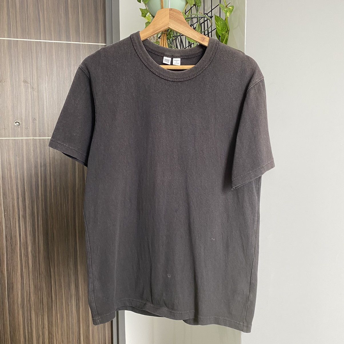Lemaire × Uniqlo Thrashed Faded Lemaire x Uniqlo ERD GRUNGE PUNK MATTY TSHIRT Size US M / EU 48-50 / 2 - 1 Thumbnail