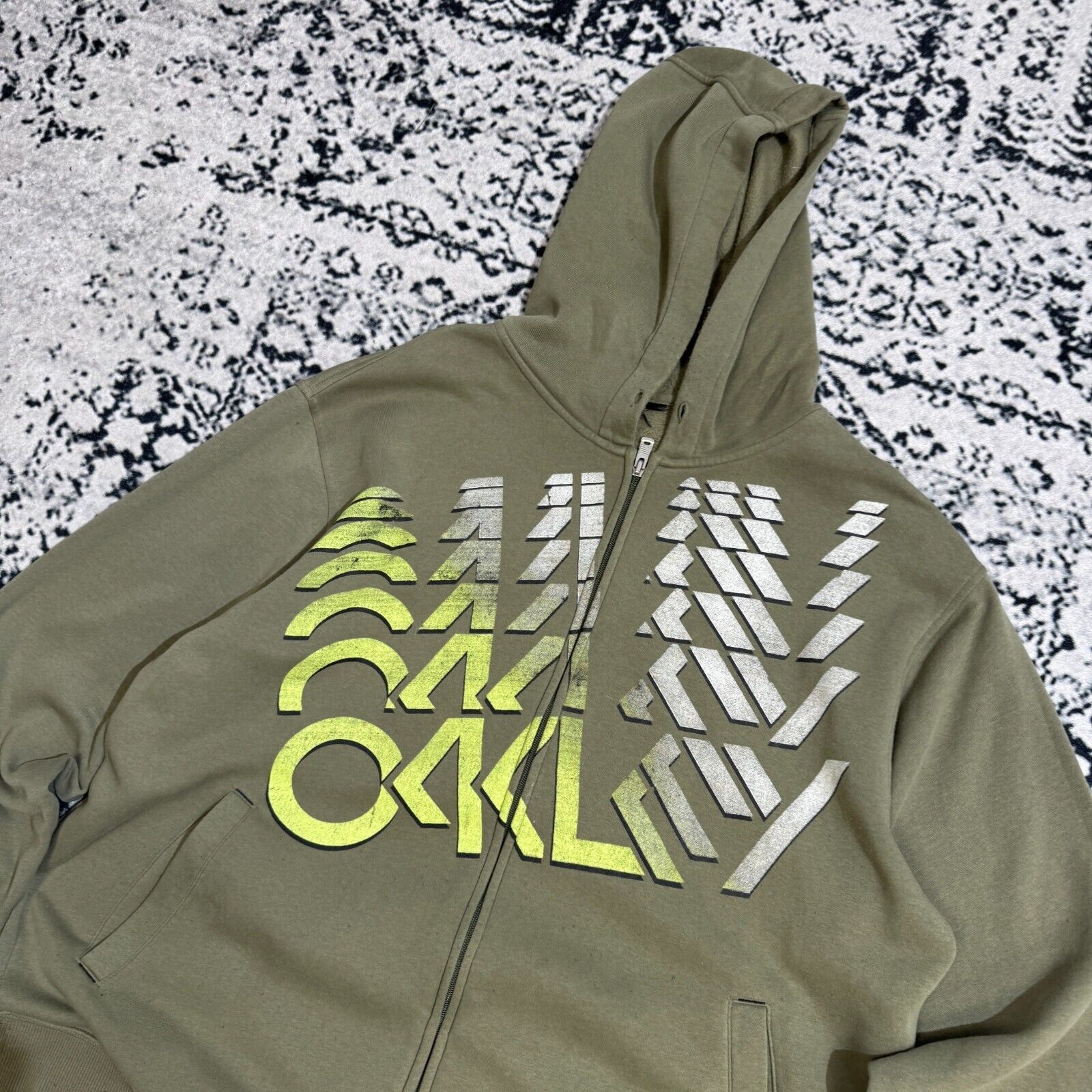 Oakley × Vintage Vintage Oakley Unisex Bottle Green Cotton Zip Hoodie Size L Size US L / EU 52-54 / 3 - 5 Thumbnail