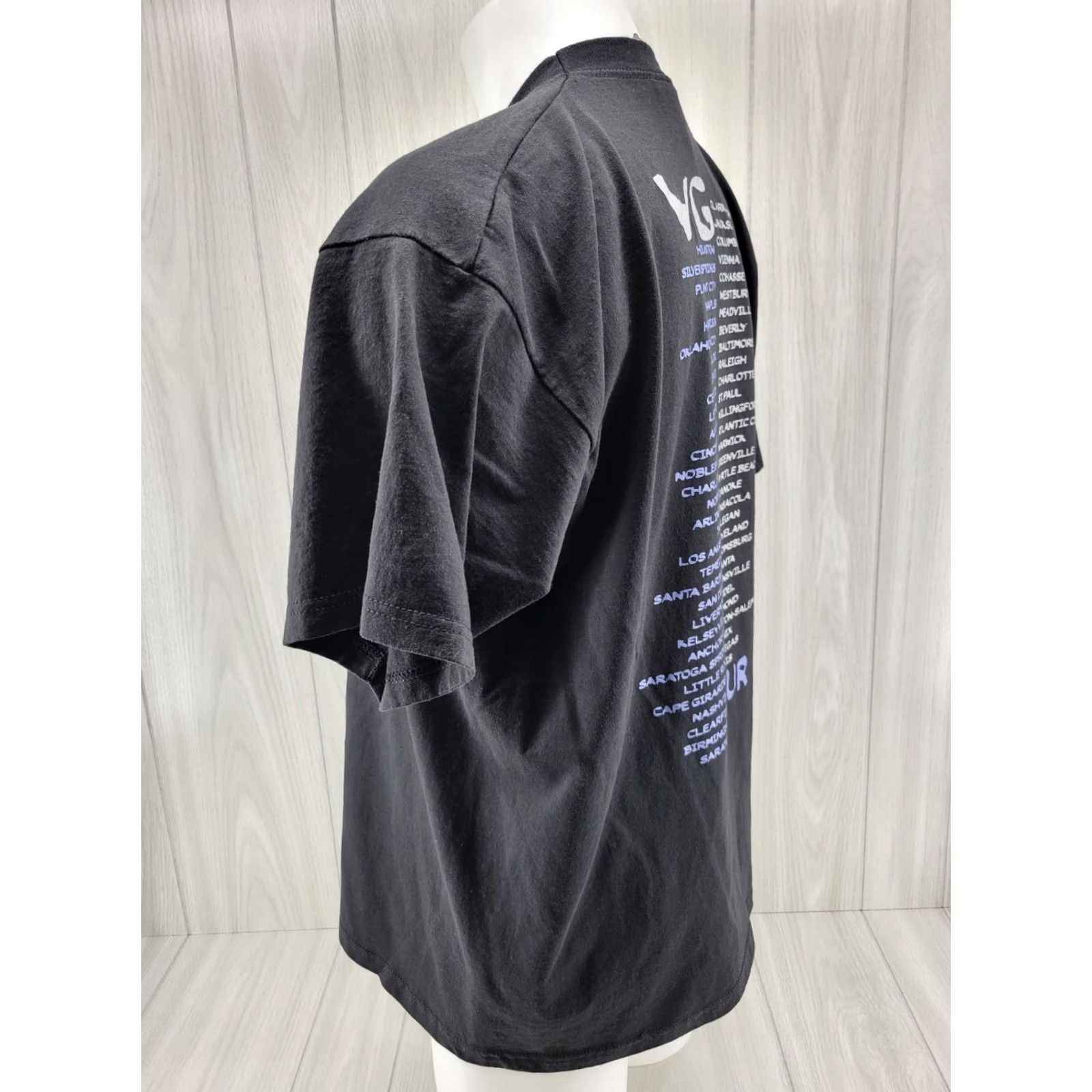 Fruit Of The Loom VINTAGE Vince Gill 1999 Tour Shirt Adult XL Short Sleeve Double Sided Black Shirt Mens XL Black 1999 Tour Vince Gill Double Sided Cotton T-Shirt Size US XL / EU 56 / 4 - 6 Thumbnail
