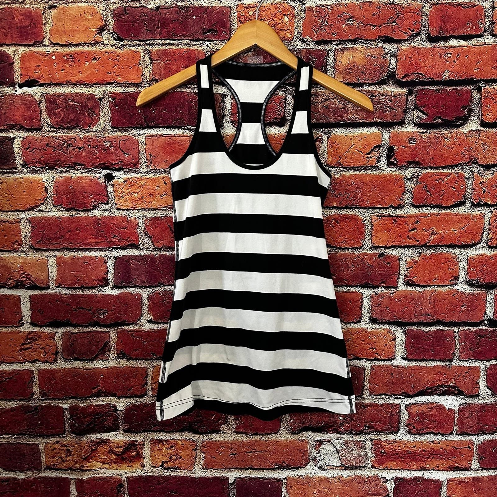 Lululemon lululemon tank top size 6 Size S / US 4 / IT 40 - 1 Thumbnail