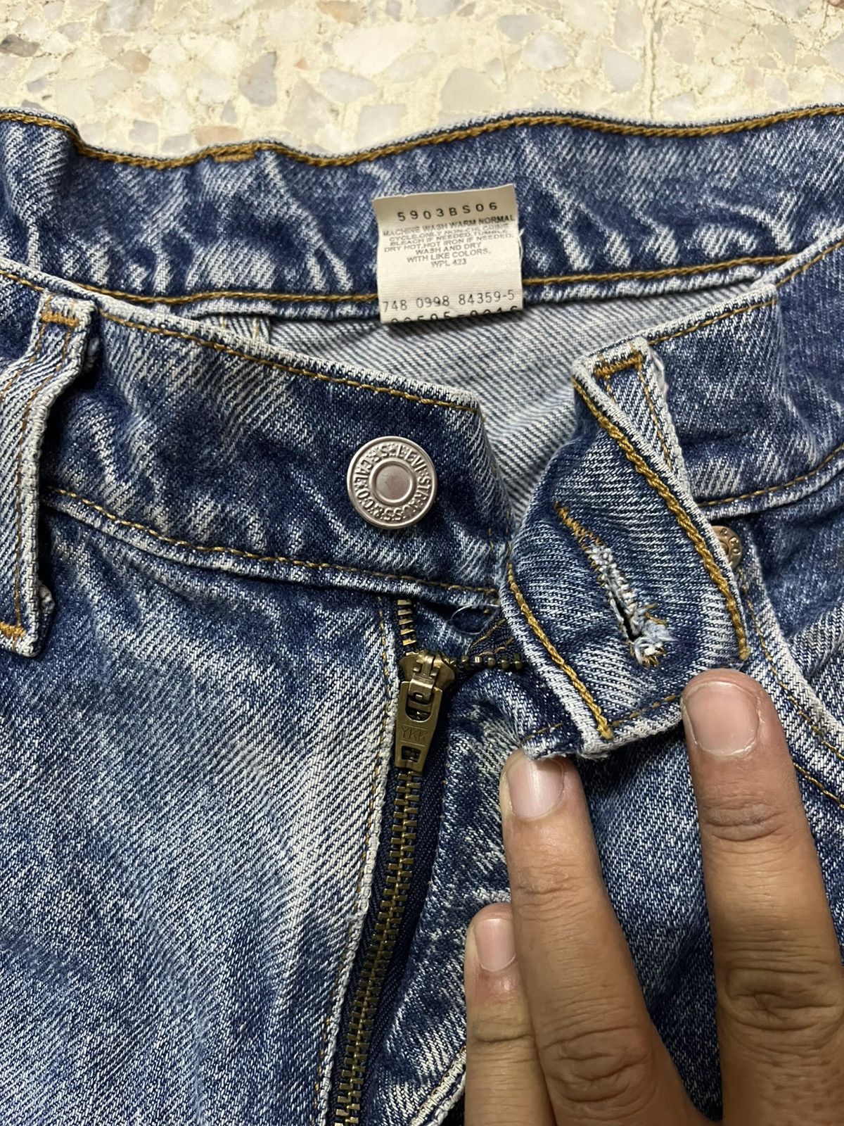 Levi's Vintage Levi’s 505 distressed 90s light blue wash jeans Size US 32 / EU 48 - 10 Thumbnail