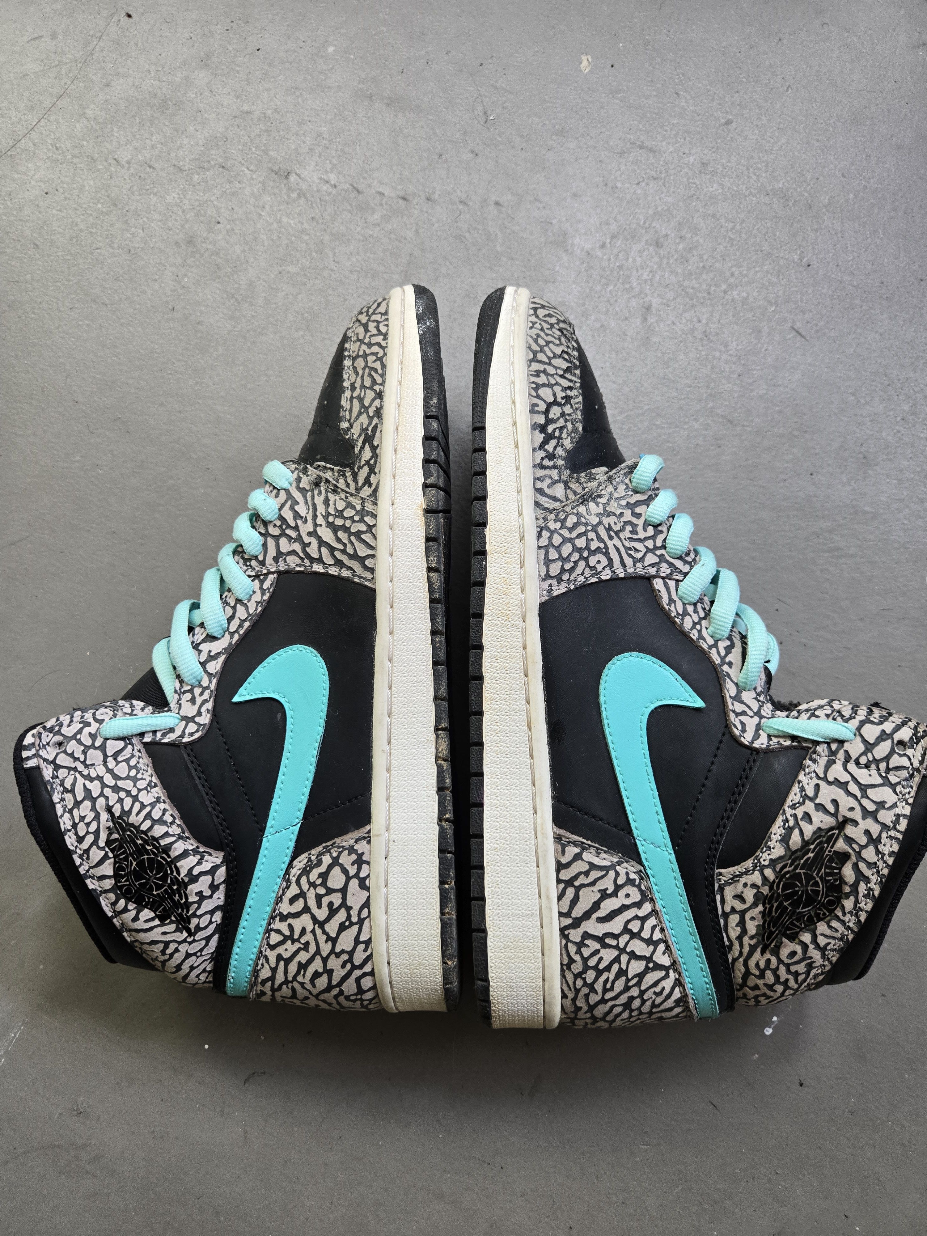 Jordan Brand × Nike Nike Air Jordan 1 High Cement Size US 10.5 / EU 43-44 - 2 Thumbnail