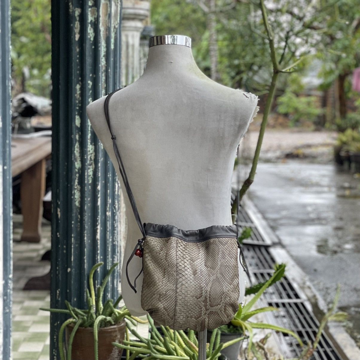 Leather Snake Skin Printed Leather Drawstring Sling Bag Size ONE SIZE - 1 Thumbnail