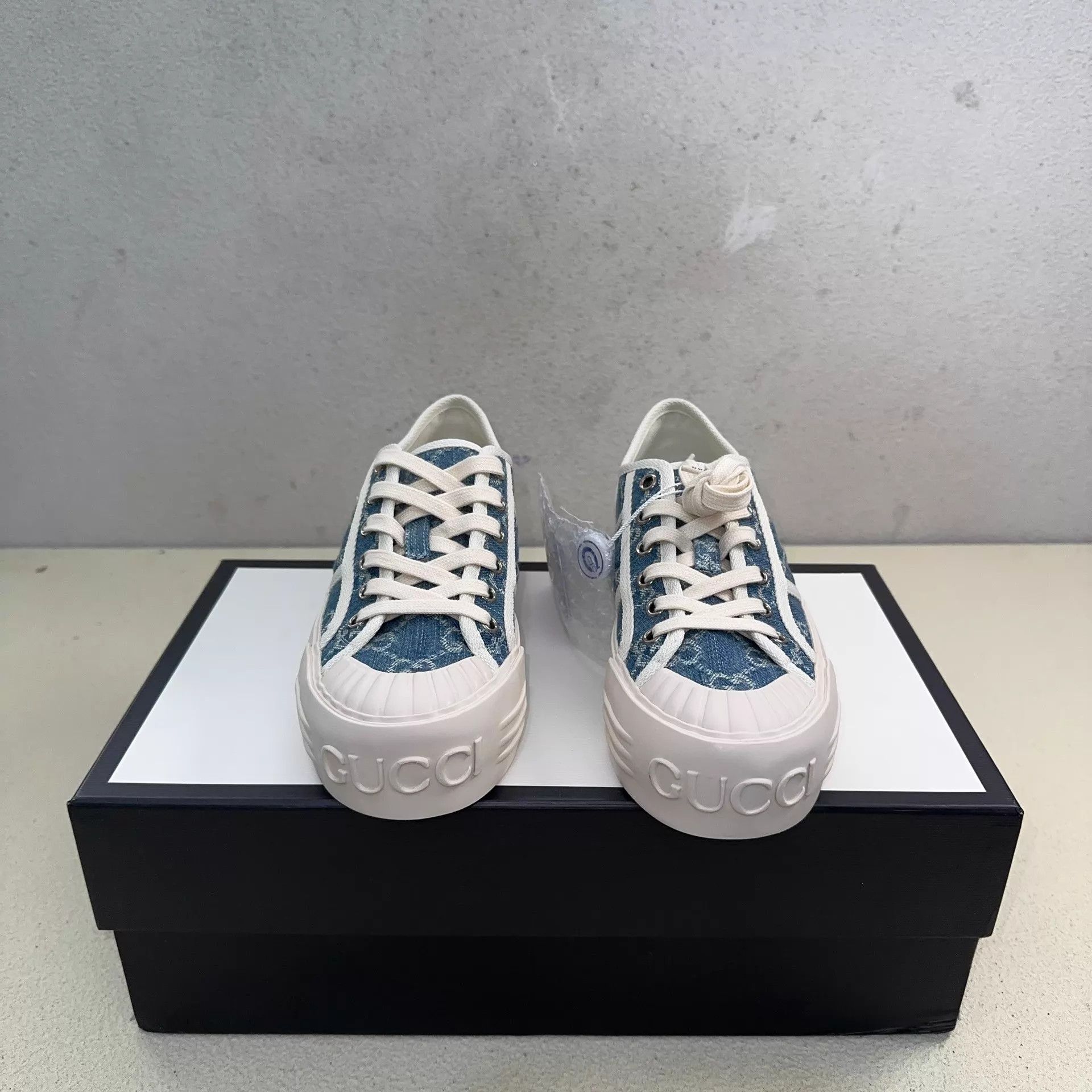Gucci GUCCI light blue denim low-top platform women's sneakers Size US 5.5 / IT 35.5 - 2 Thumbnail