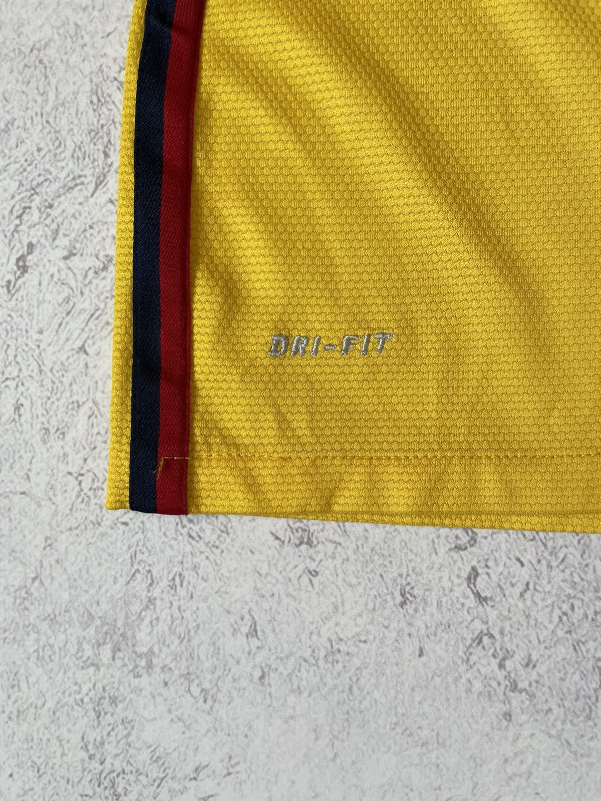 Vintage Nike Barcelona Away 2012/2013 Eric Abidal W Football Jersey Size US S / EU 44-46 / 1 - 7 Thumbnail