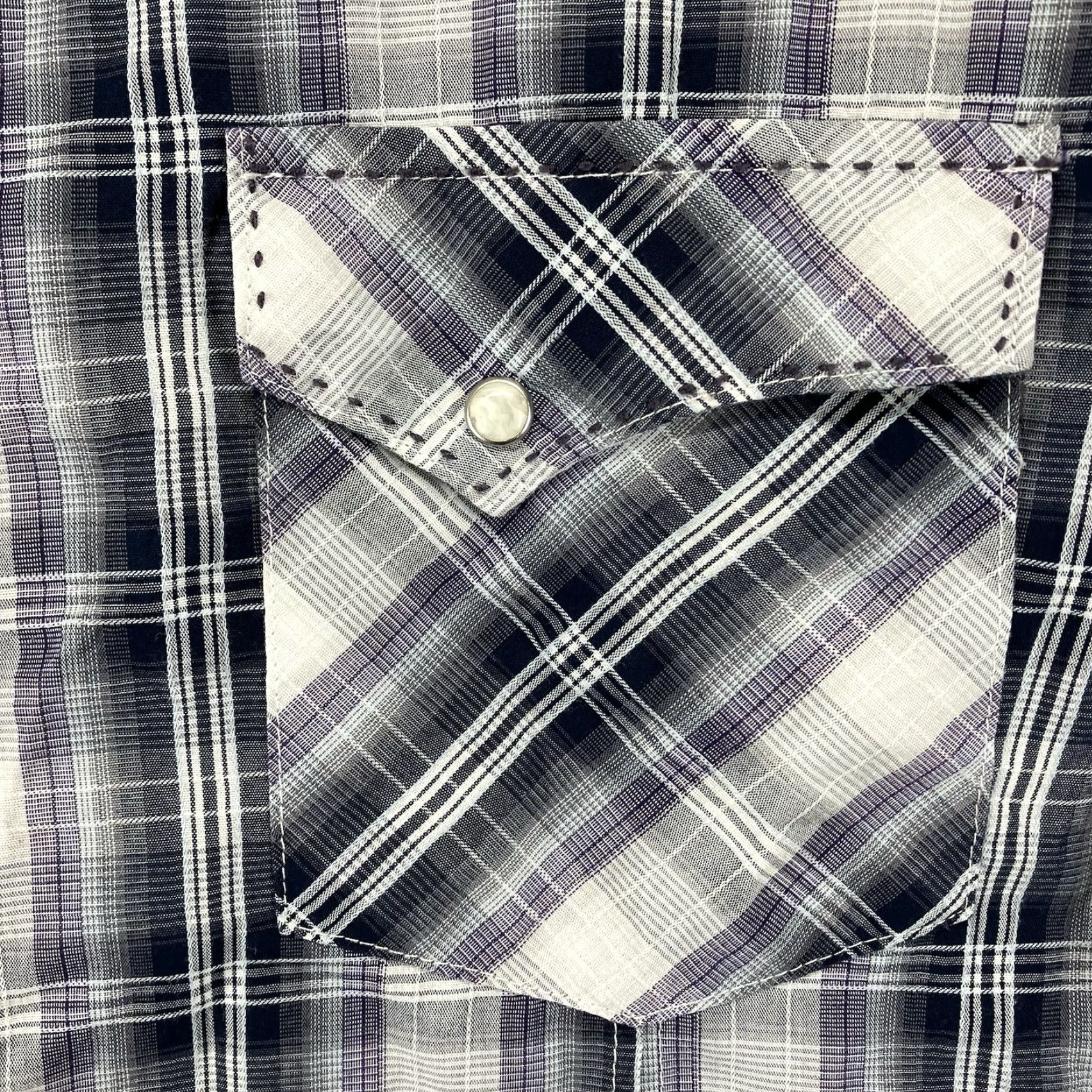 Wrangler VINTAGE Wrangler Western Shirt XL Light Purple Plaid Pearl Snap Cowboy Rodeo Mens EUC Shirt Size US XL / EU 56 / 4 - 6 Thumbnail