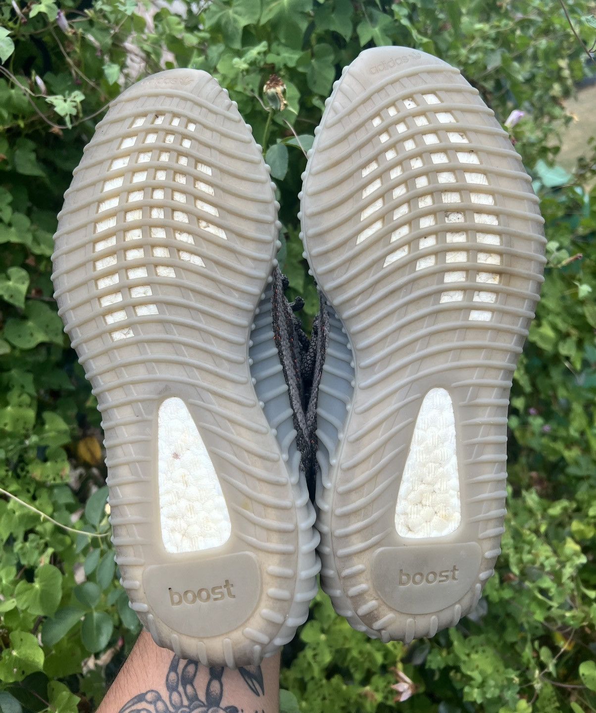Yeezy Adidas Yeezy 350 V2 Beluga Reflective Size US 6.5 / EU 39-40 - 9 Thumbnail