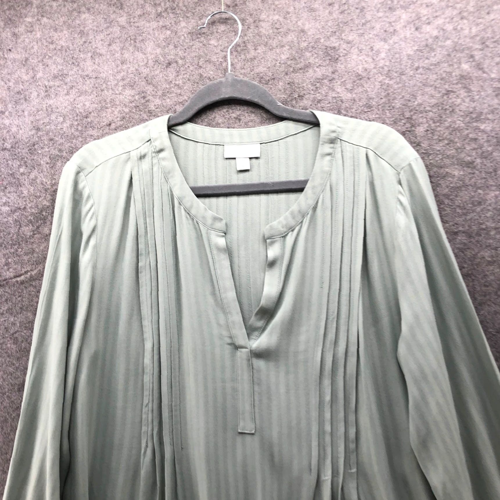 J. Jill J Jill Pintuck Pleat Tunic Blouse Womens M Sage Green Long Sleeve Split Neck V-Neck Relaxed Fit Size M / US 6-8 / IT 42-44 - 7 Thumbnail