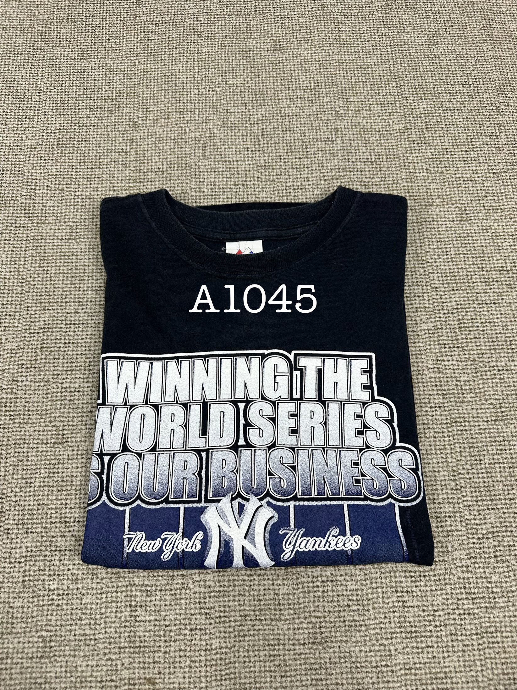 New York Yankees Vintage New York Yankees Majestic Tshirt A1045 Size US L / EU 52-54 / 3 - 12 Thumbnail