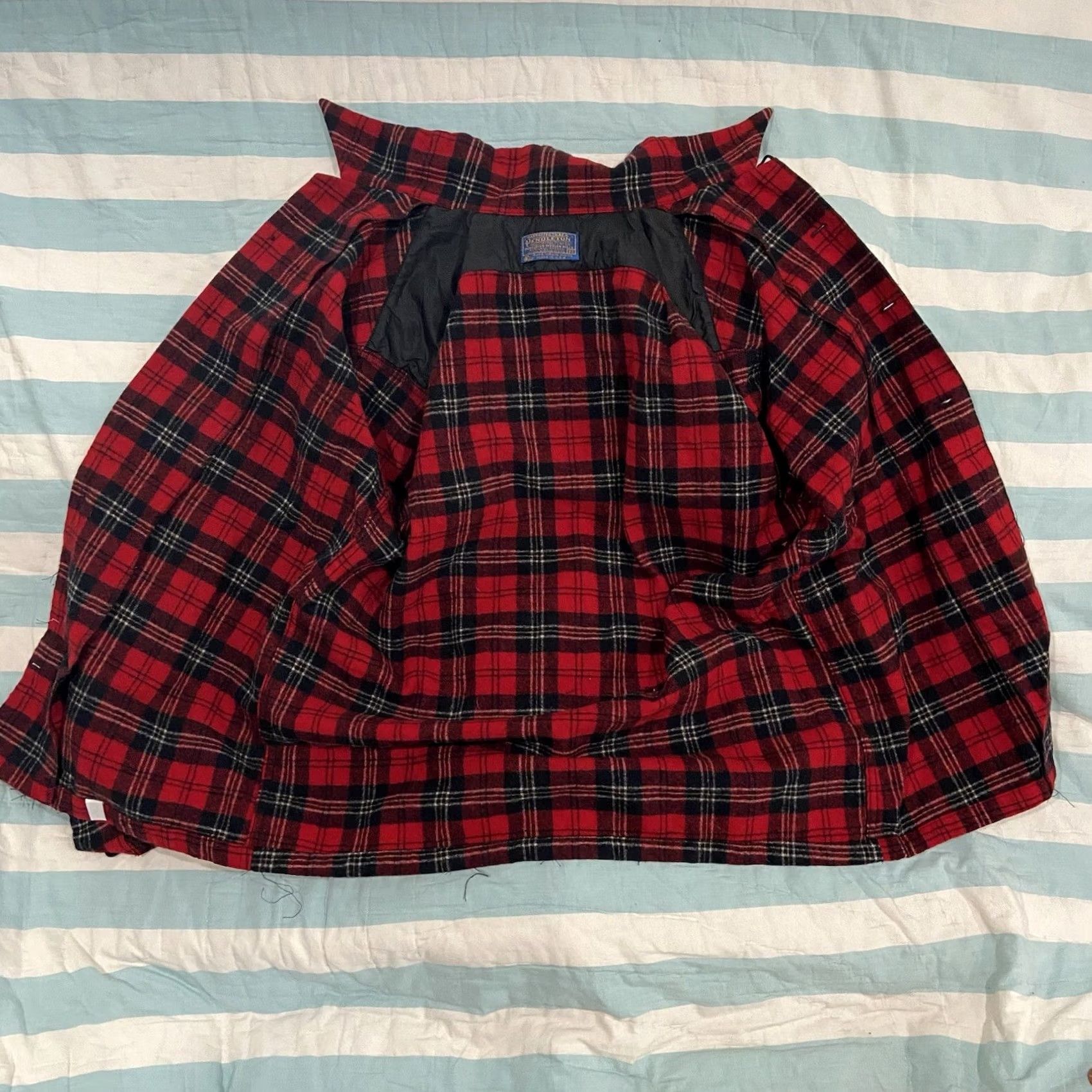 Pendleton VTG Pendleton Board Shirt Mens M Wool Flannel Red Plaid Button-Down with Pockets, Classic Fit, 70s 80s USA Size US M / EU 48-50 / 2 - 3 Thumbnail
