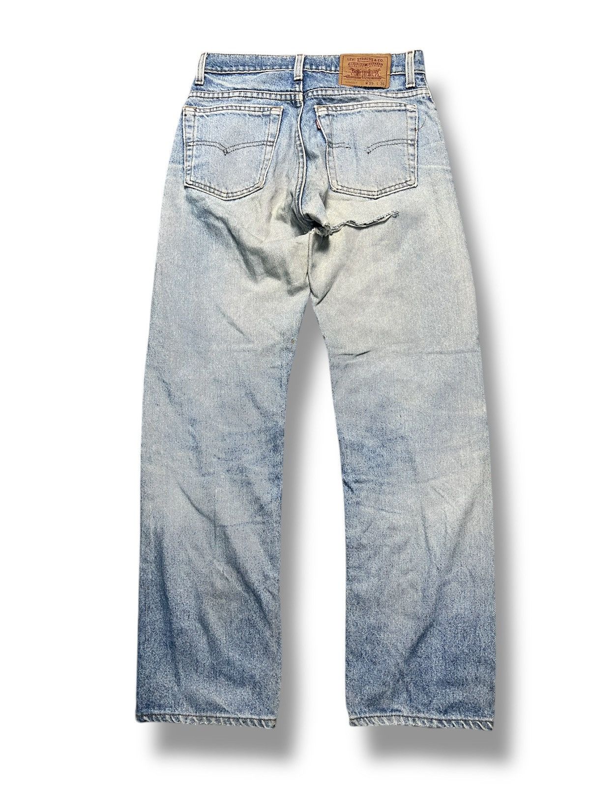 Levi's 90s Vintage Levi’s 505 Regular Fit Jeans - Made in USA (43) Size US 29 - 2 Thumbnail