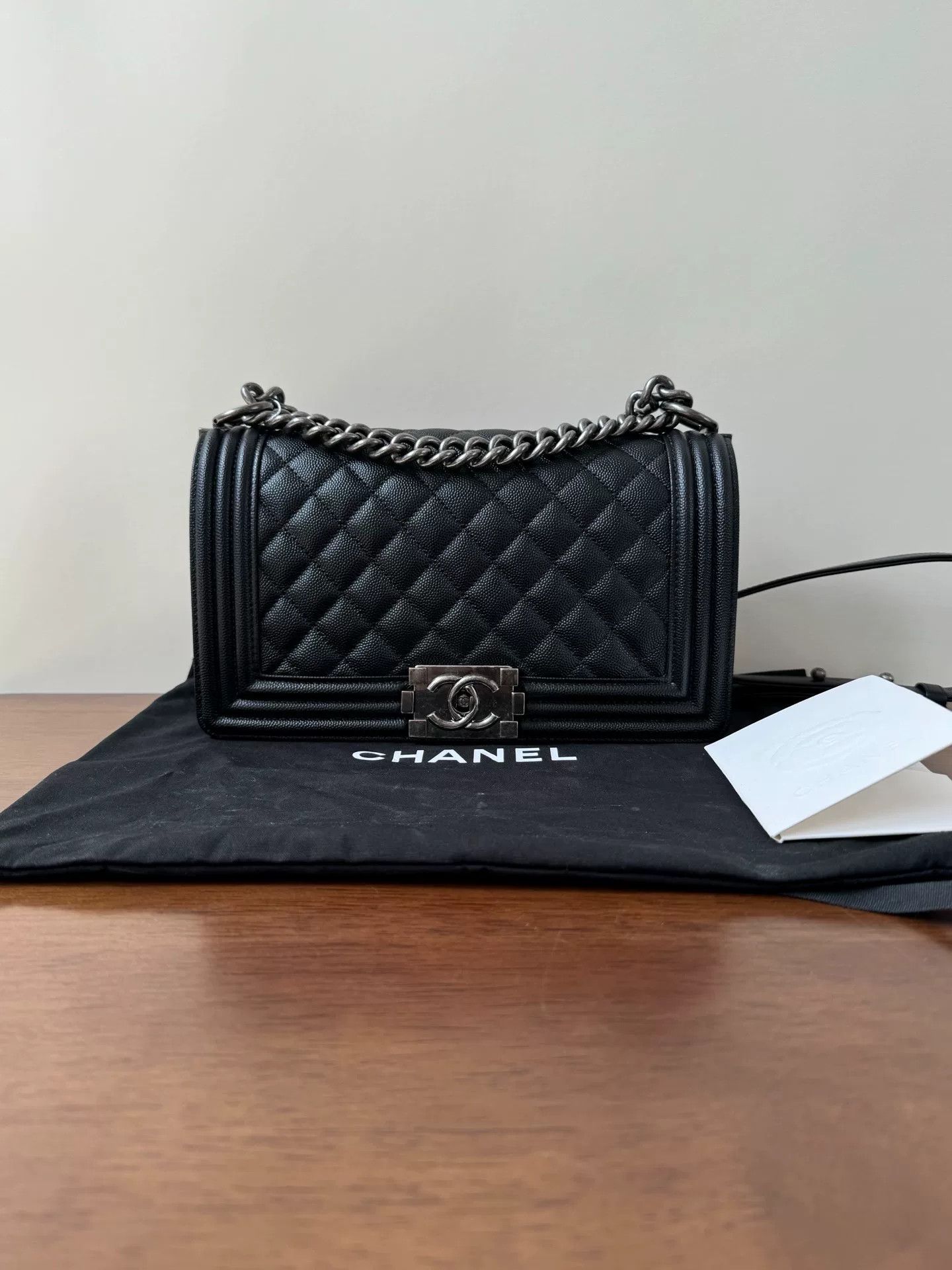 Chanel Pre-loved Bag Very good condition Size ONE SIZE - 1 Thumbnail