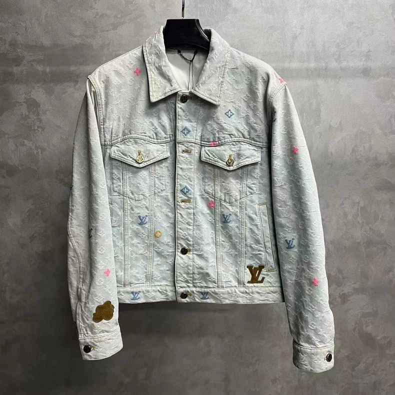 Louis Vuitton Louis Vuitton 24 latest Tyler light blue logo monogram embr Size US S / EU 44-46 / 1 - 1 Thumbnail