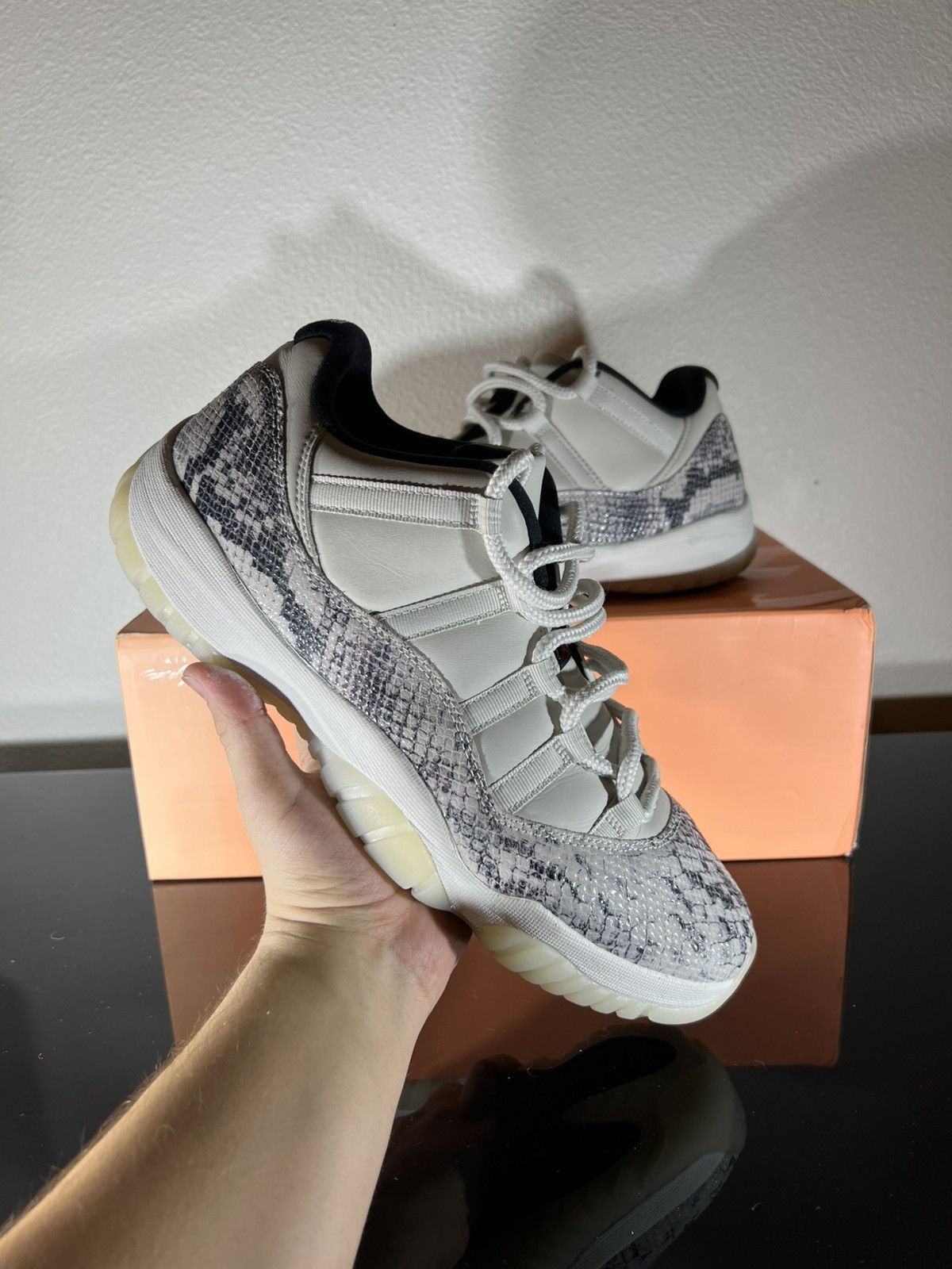 Jordan Brand Jordan 11 Low “Light Bone Snakeskin” size 11 Size US 11 / EU 44 - 6 Thumbnail
