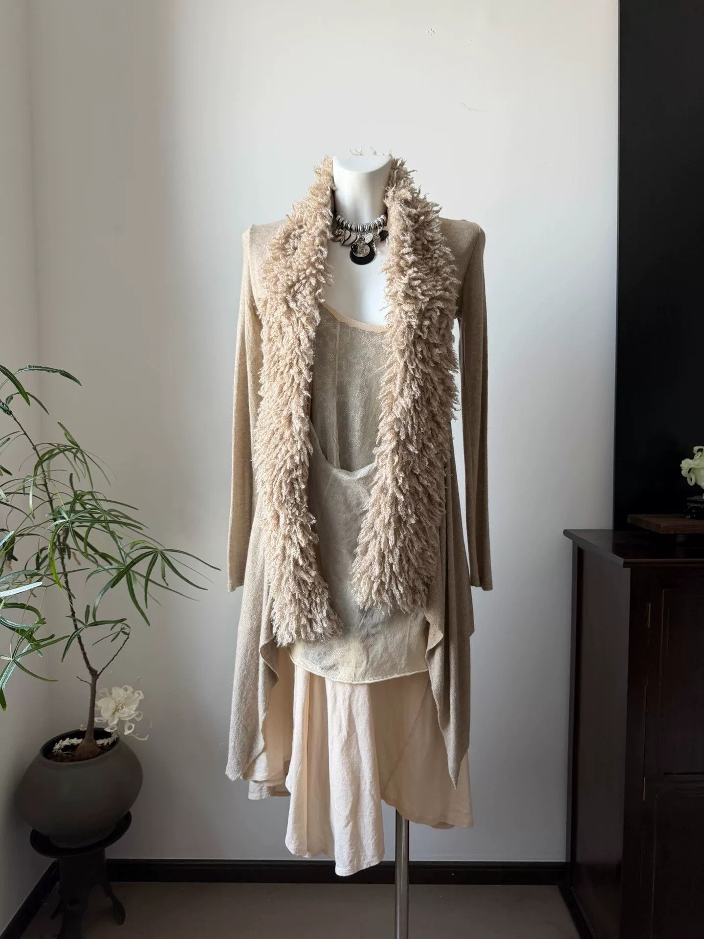 Other Vintage Wool Cardigan w/ Curly Fur Collar Size M / US 6-8 / IT 42-44 - 1 Thumbnail