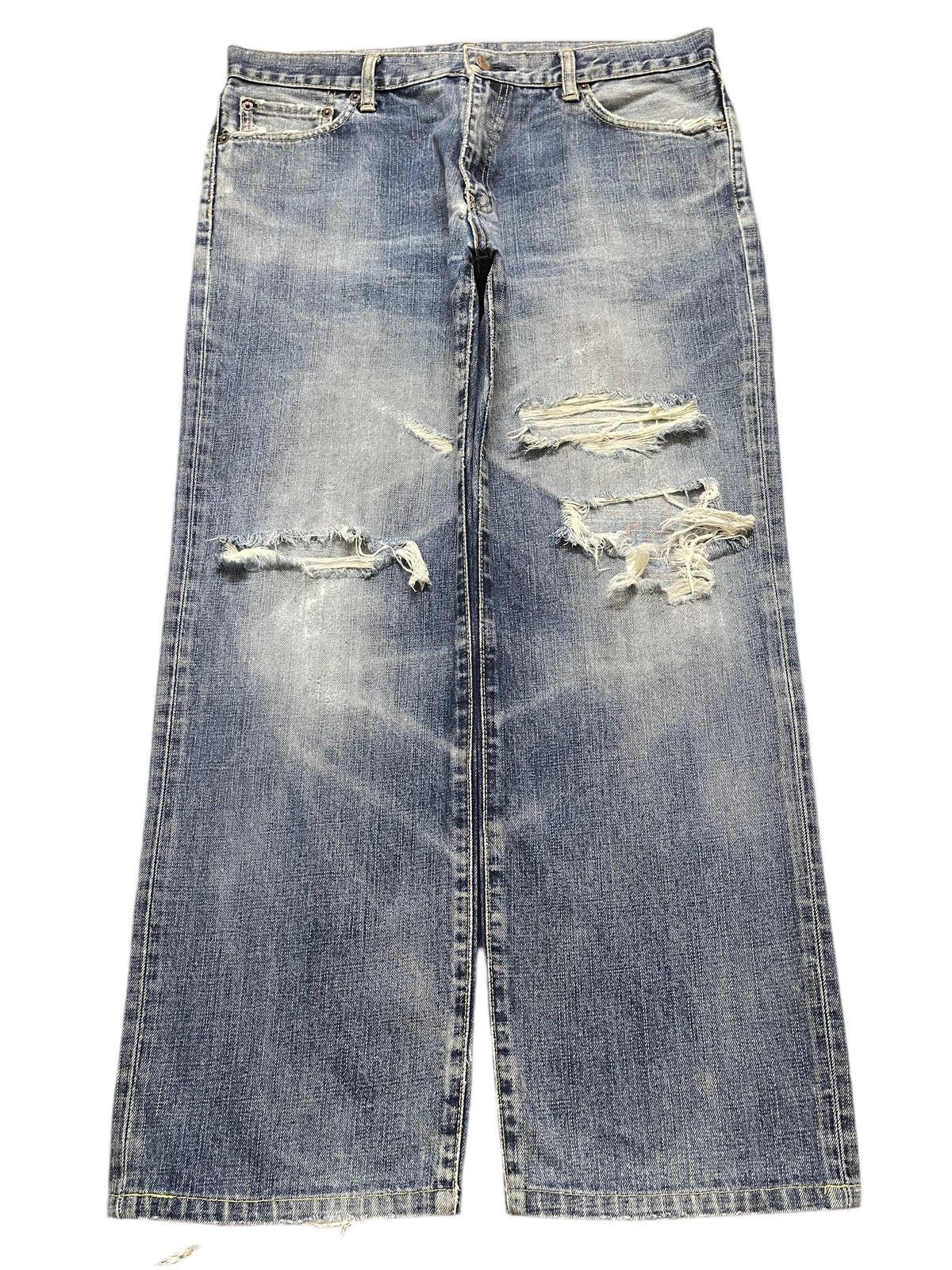 Uniqlo Vintage Uniqlo Blue Faded Wash Distressed Destroy Baggy Jean Size US 36 / EU 52 - 1 Thumbnail