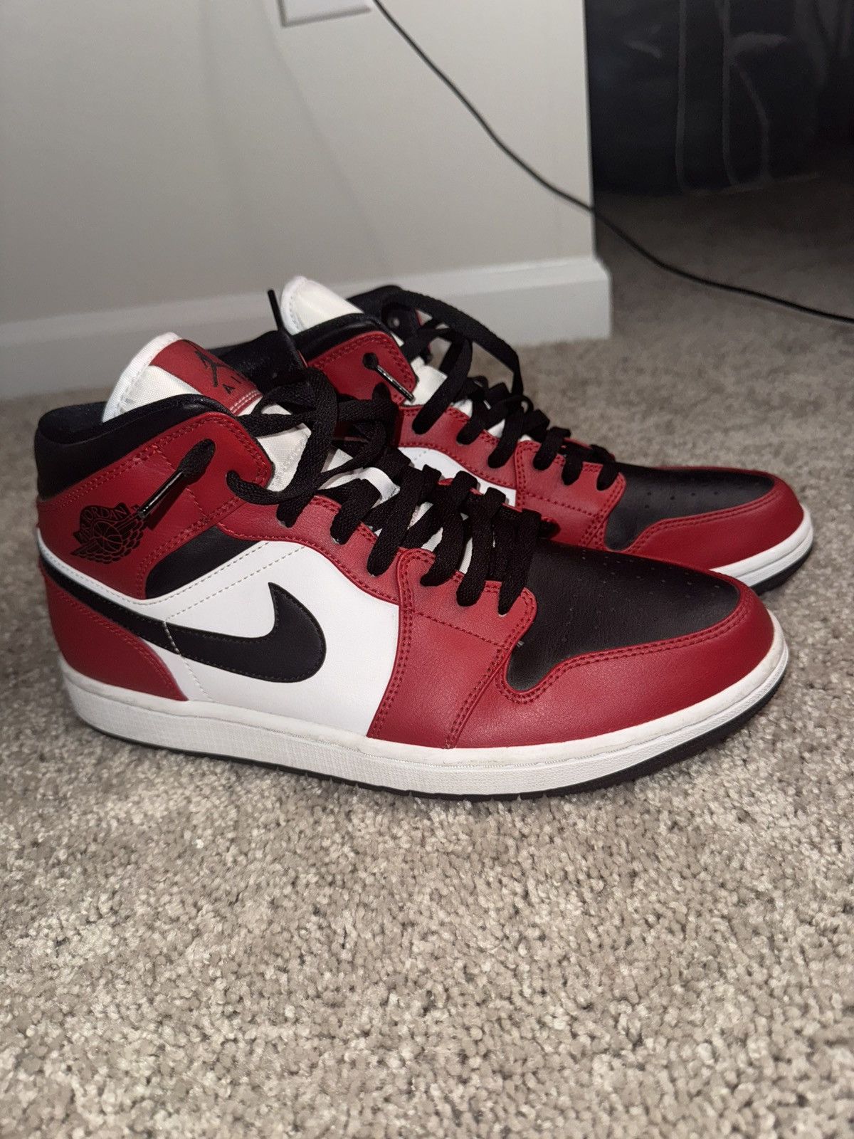 Jordan Brand Air Jordan 1 Mid Chicago Black Size US 11 / EU 44 - 2 Thumbnail