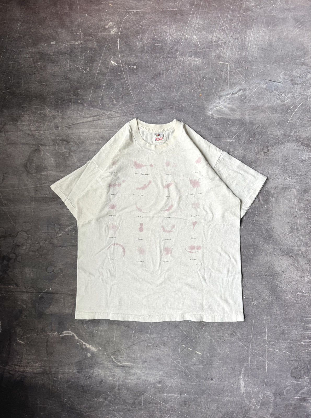 Vintage Vintage 90s Wine Stain T-Shirt (XL) Size US XL / EU 56 / 4 - 1 Thumbnail