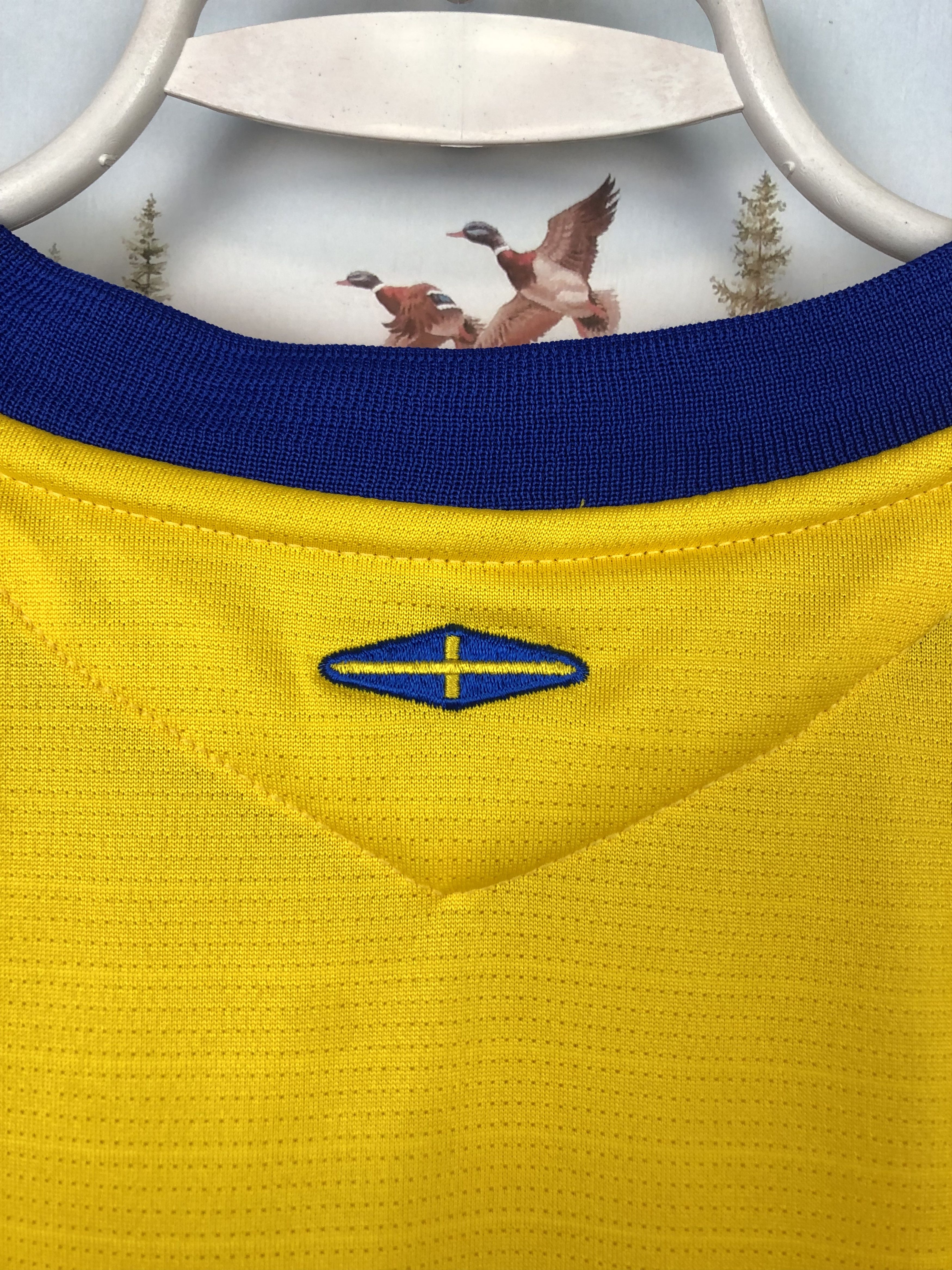 Umbro Sweden football shirt 2005 Soccer Umbro Jersey Tee Hype Size US M / EU 48-50 / 2 - 12 Thumbnail