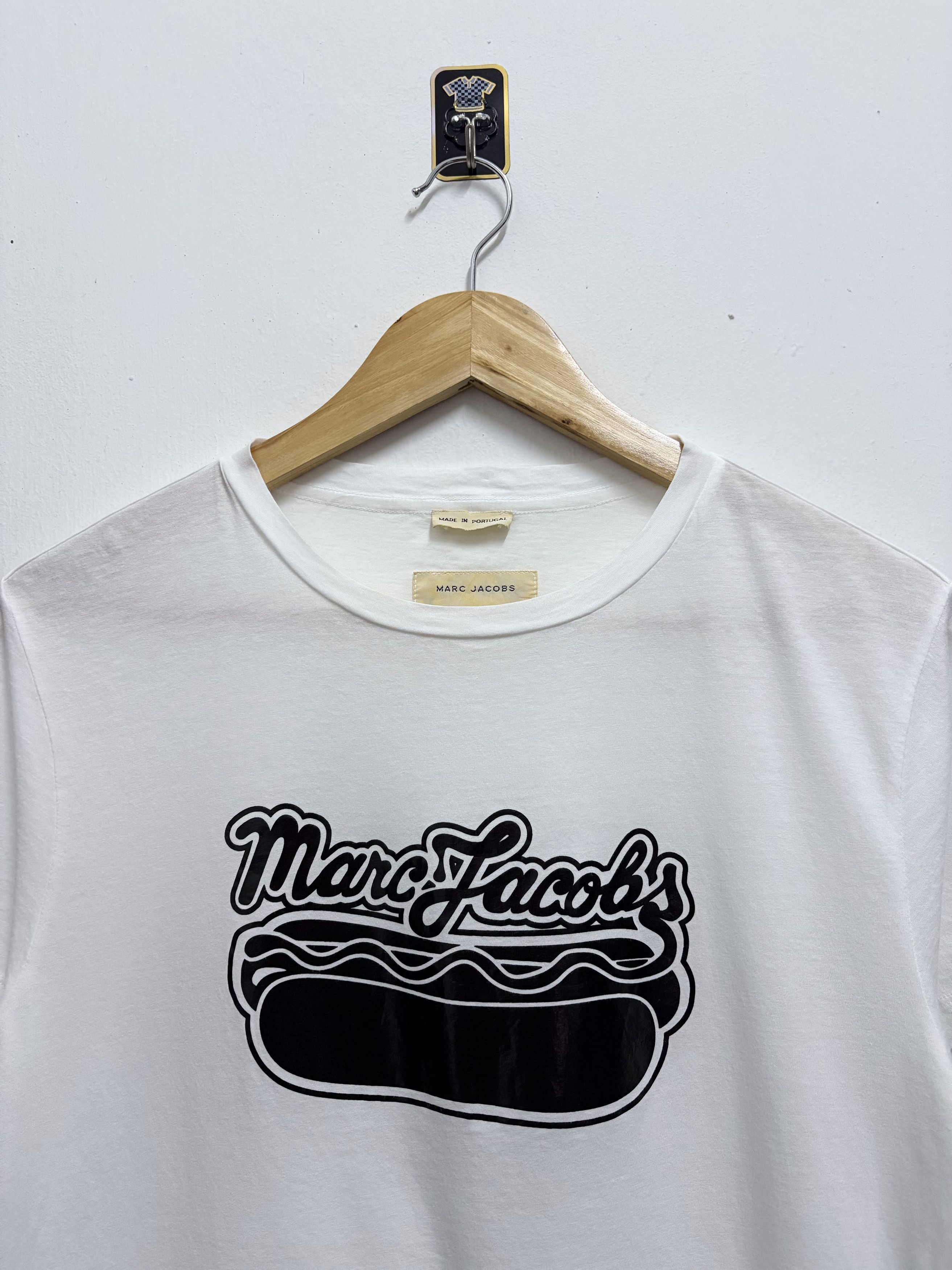 Marc Jacobs Marc Jacobs - Hot Dog Logo T-Shirt Size US XS / EU 42 / 0 - 3 Thumbnail