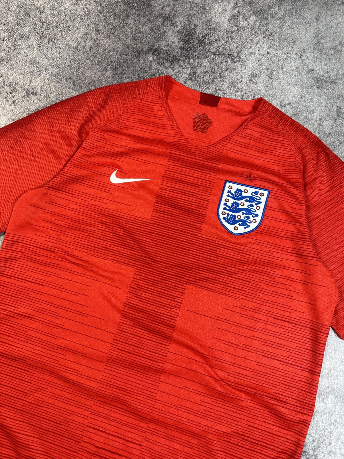 Nike Nike England Soccer Jersey Streetwear Rare Style S VTg Size US S / EU 44-46 / 1 - 2 Thumbnail