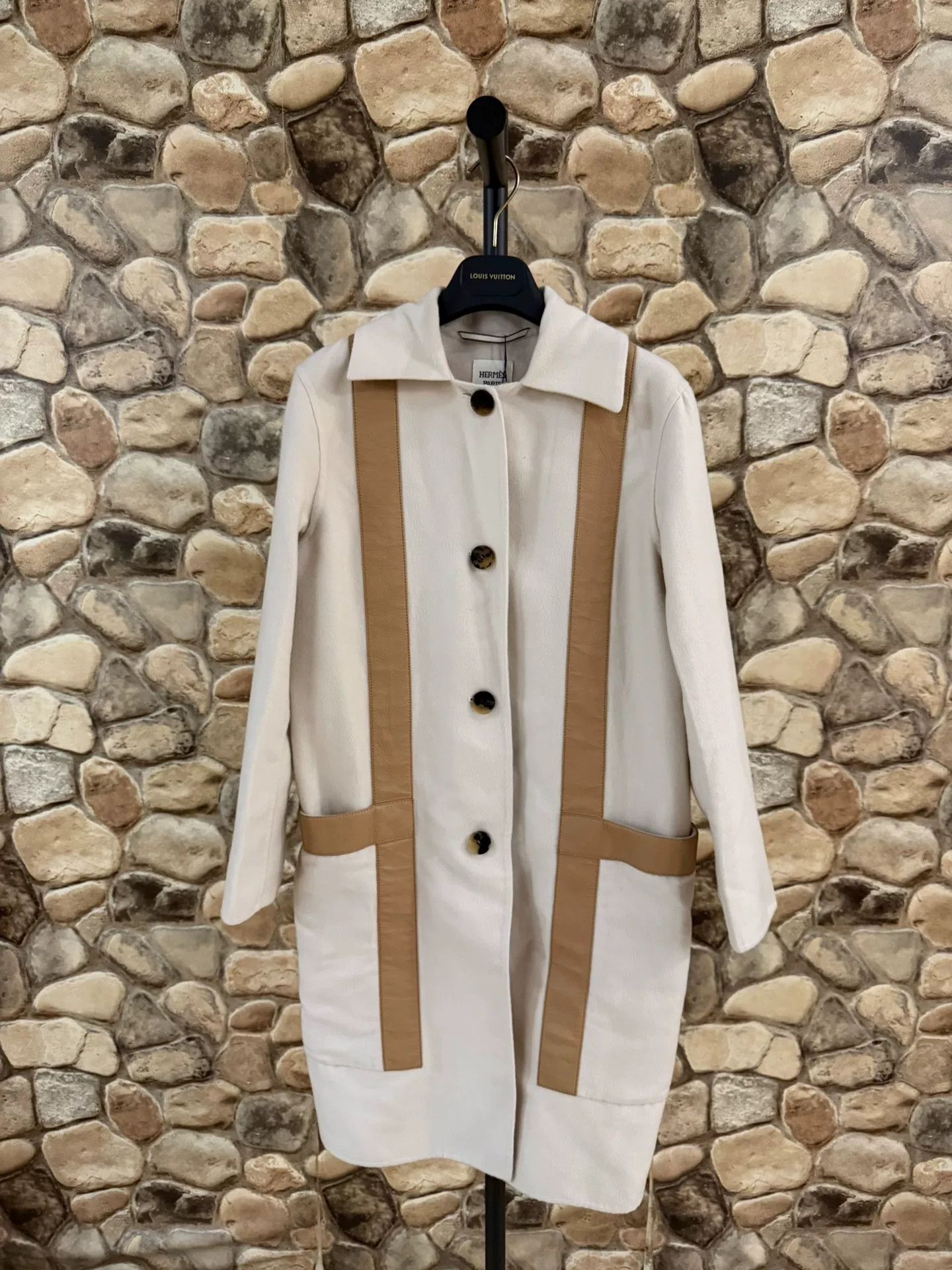 Hermes hermes white cashmere long coat with leather Size US S / EU 44-46 / 1 - 1 Thumbnail
