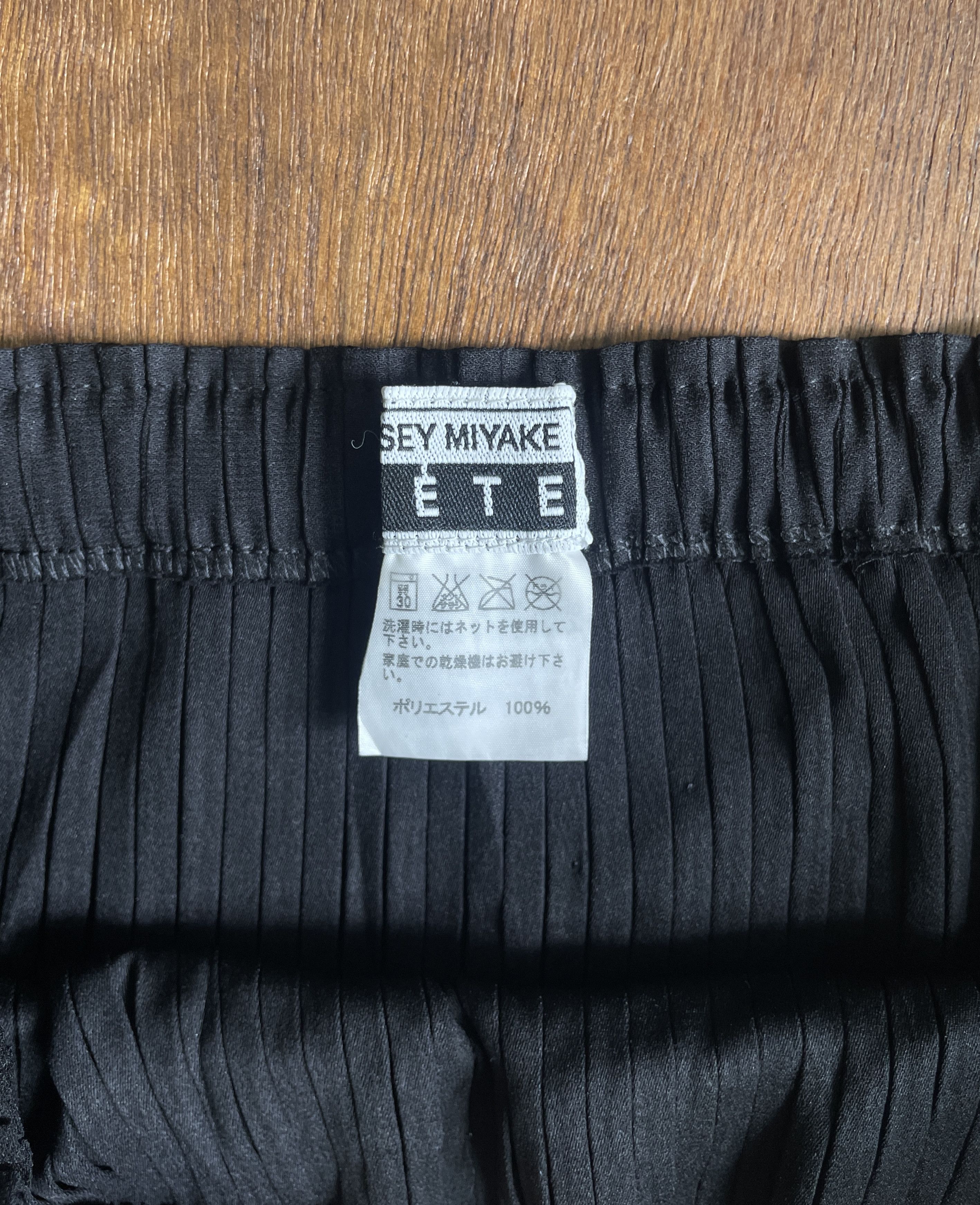 Issey Miyake ISSEY MIYAKE ÉTÉ Black Pleats Please Midi Skirt Size 29" - 3 Thumbnail