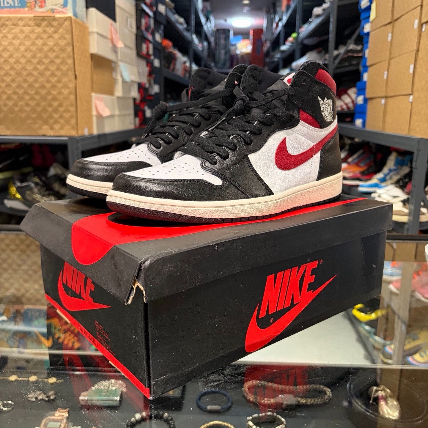 Nike Nike Black Lowtop Sneakers 12 Men Size US 12 / EU 45 - 1 Thumbnail