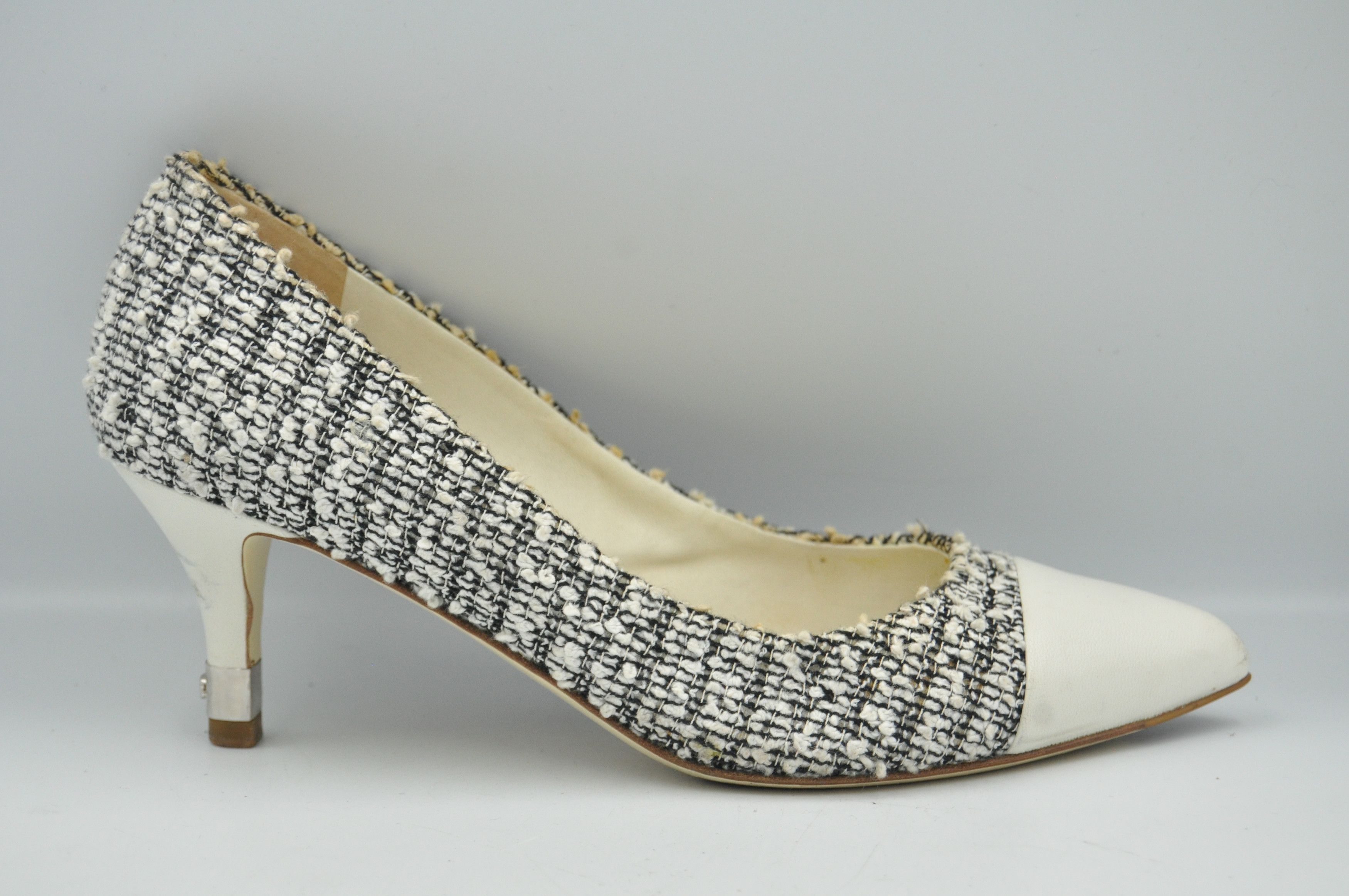 Chanel Chanel - Toe Cap Tweed Pumps Size US 5.5 / IT 35.5 - 2 Thumbnail