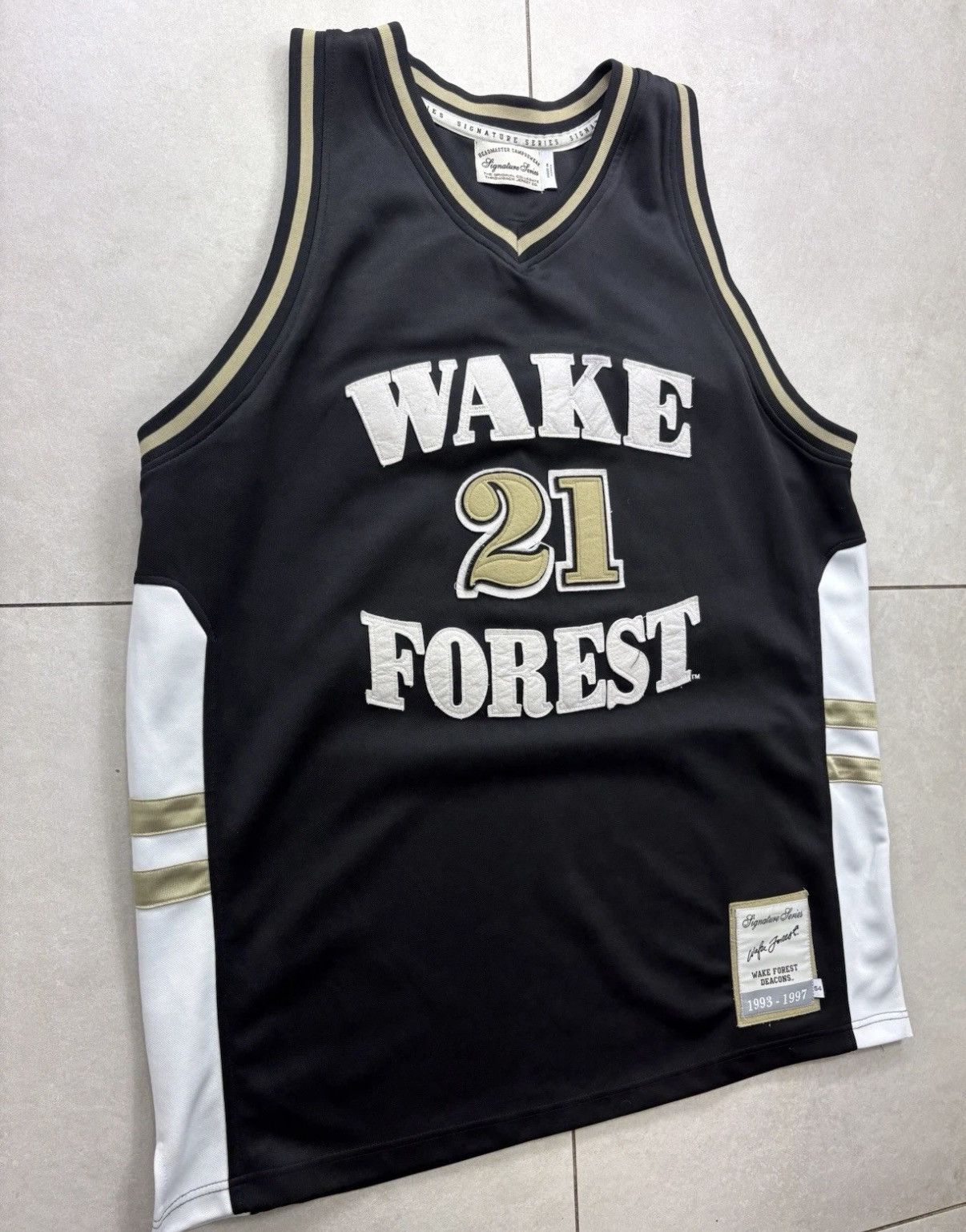 Other Vintage Tim Duncan #21 Wake Forest Jersey Spurs Legend Size US L / EU 52-54 / 3 - 4 Thumbnail