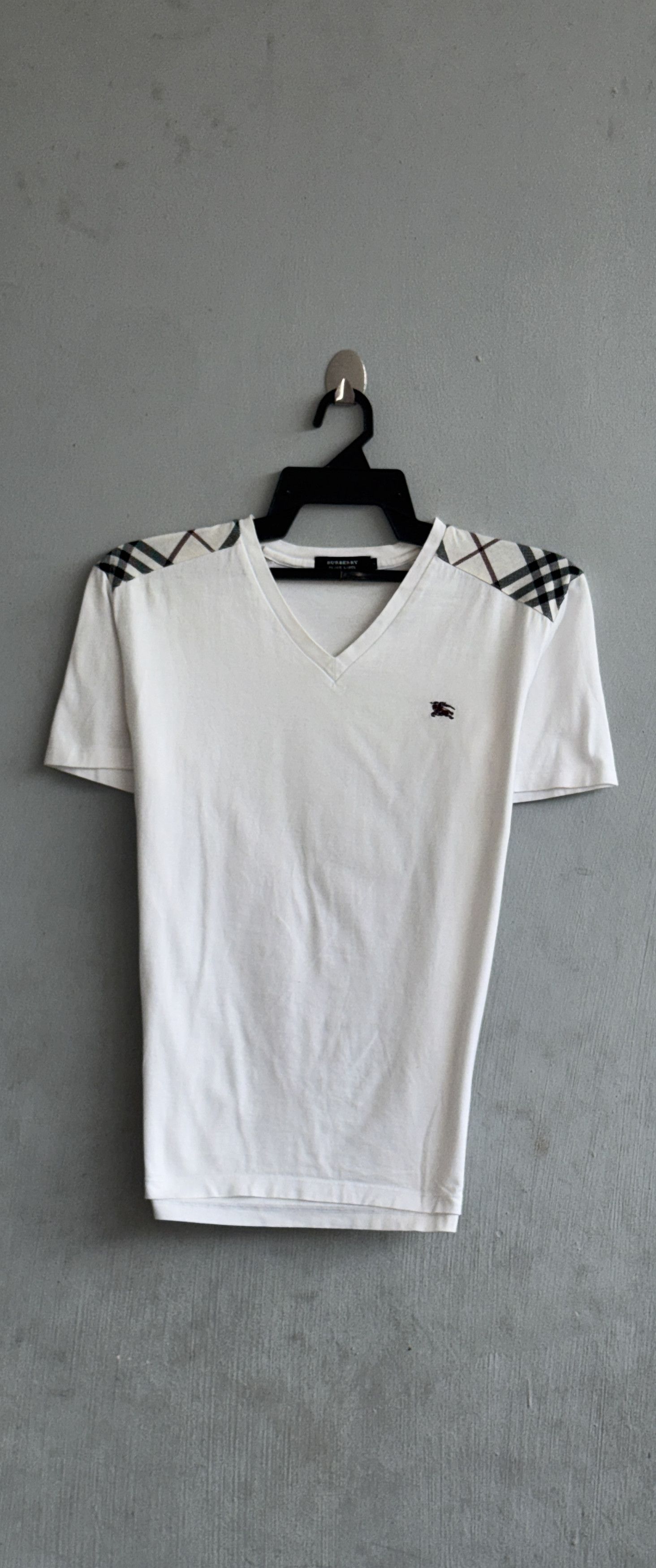 Burberry Burberry Nova Checkred V Neck T-Shirt Size XS / US 0-2 / IT 36-38 - 1 Thumbnail
