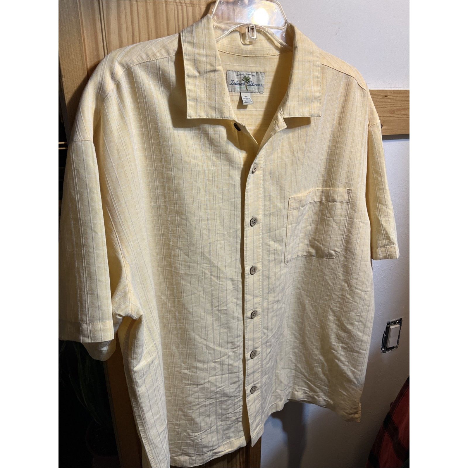 Island Shores Island Shores Men’s XL Yellow SS Button Rayon Hawaiian Shirt Size US XL / EU 56 / 4 - 2 Thumbnail