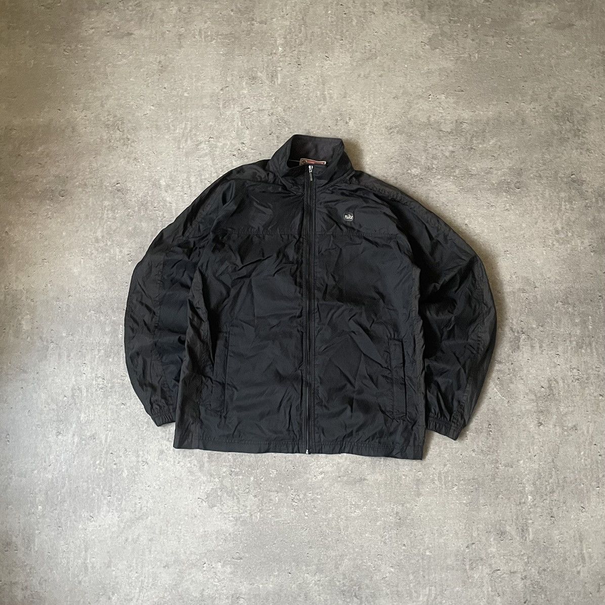 Nike × Vintage Vintage 90s Nike Balck Nylon Track Jacket Size US S / EU 44-46 / 1 - 1 Thumbnail